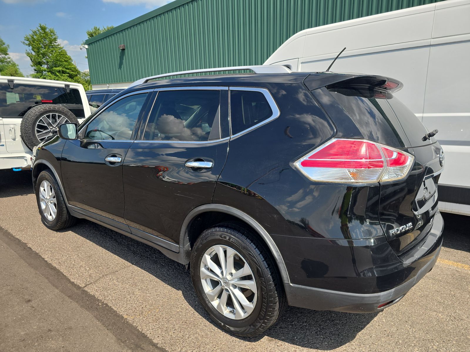 2015 Nissan Rogue SV FWD