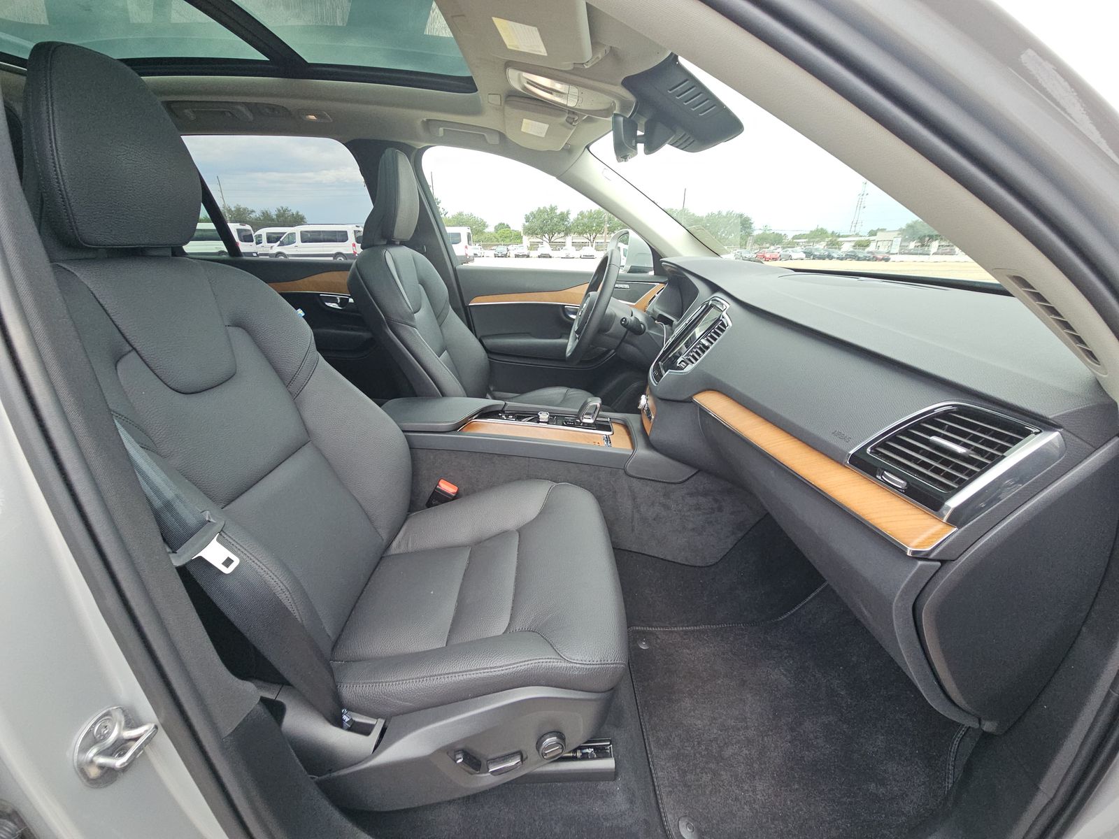 2024 Volvo XC90 B5 Plus AWD