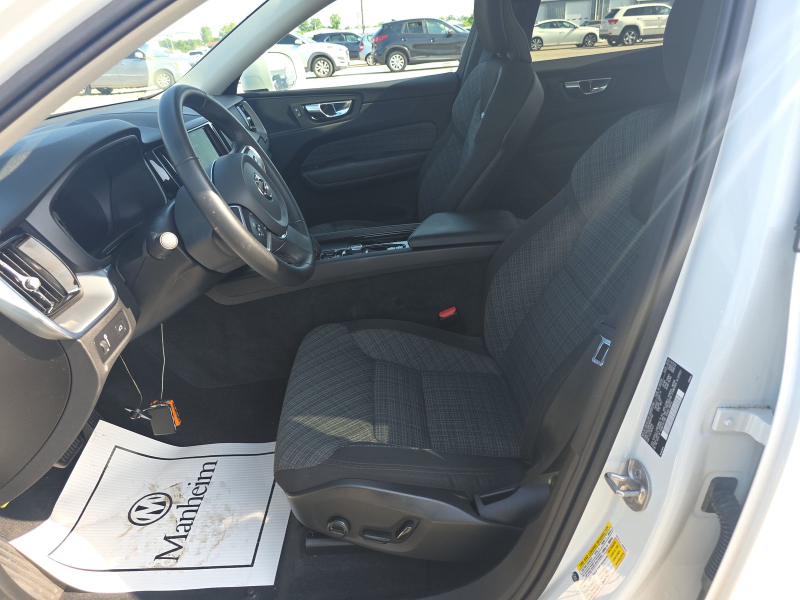 2022 Volvo XC60 B5 Momentum AWD