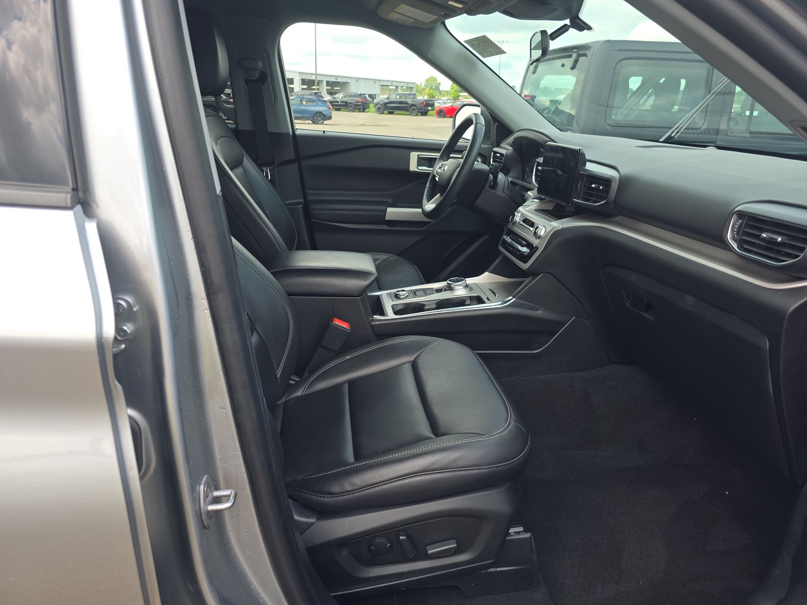 2023 Ford Explorer XLT AWD