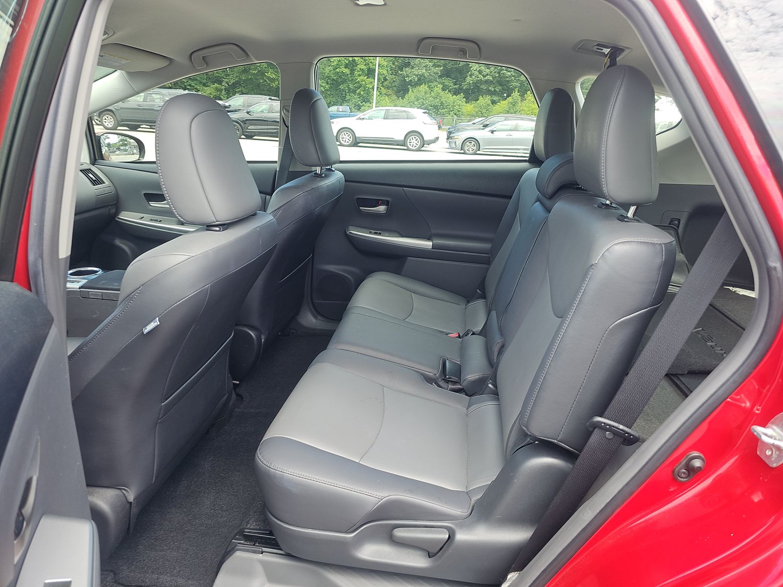 2013 Toyota Prius v Five FWD