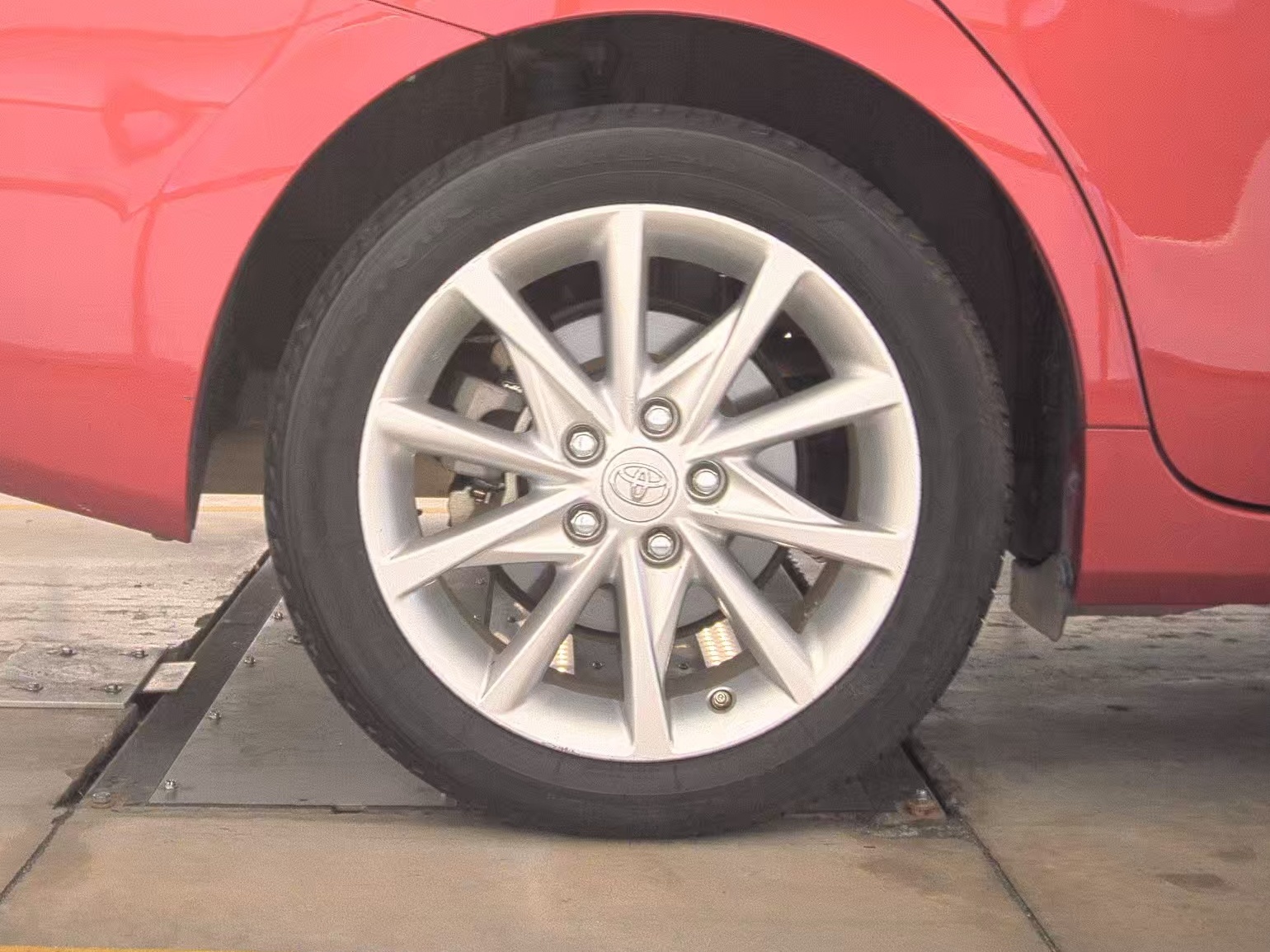 2013 Toyota Prius v Five FWD