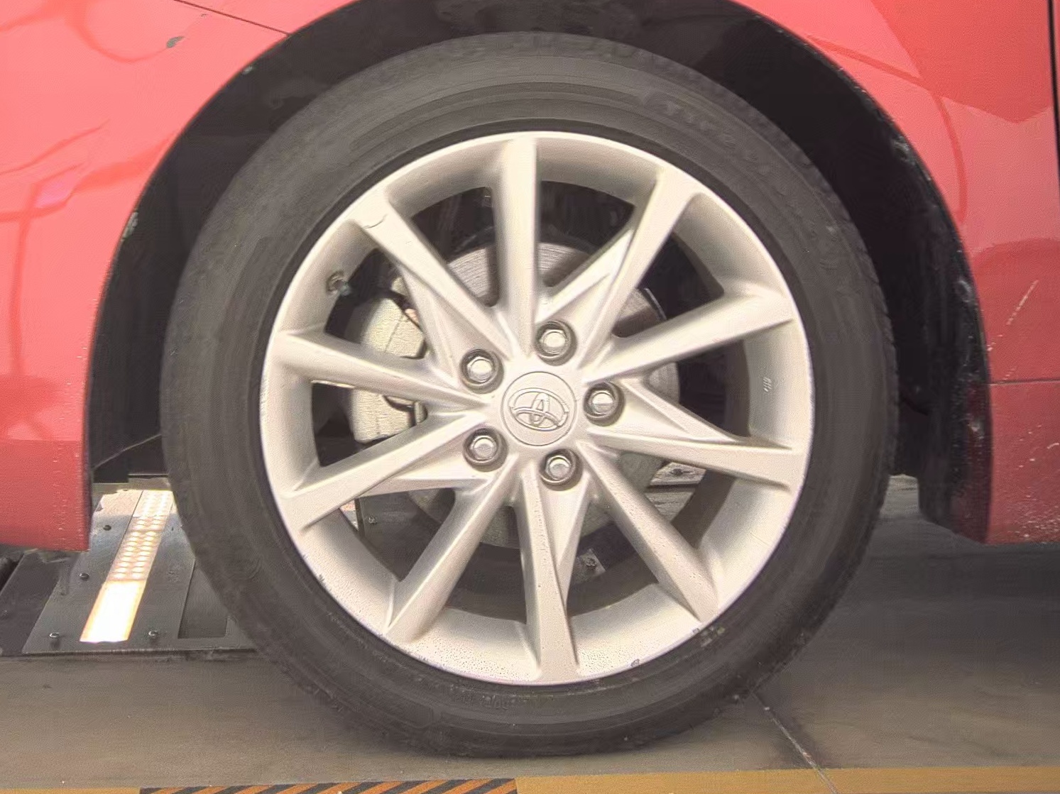 2013 Toyota Prius v Five FWD