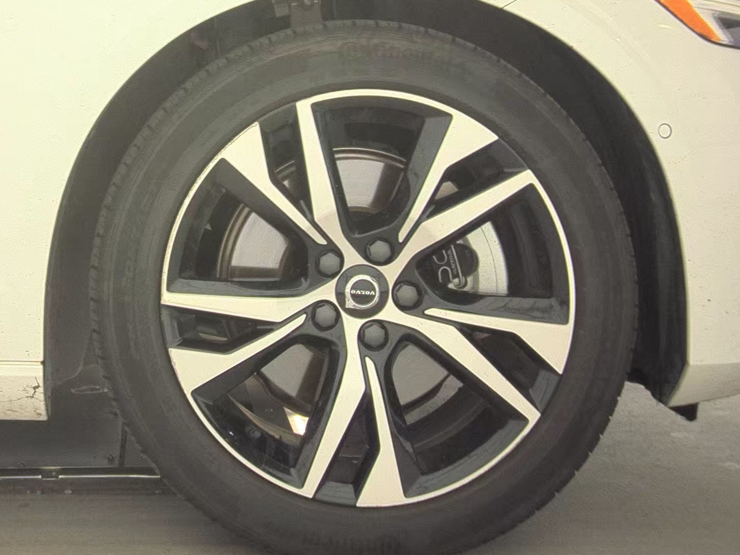2024 Volvo S60 B5 Plus FWD
