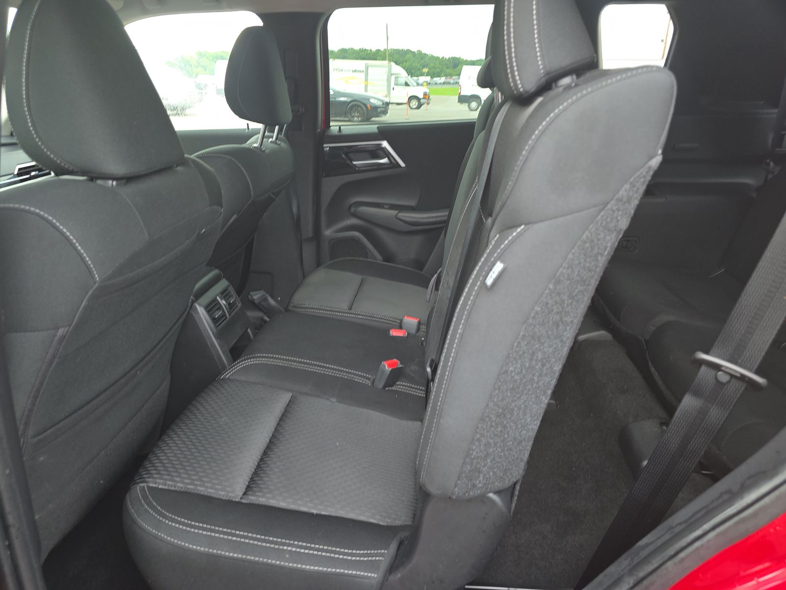 2022 Mitsubishi Outlander ES FWD