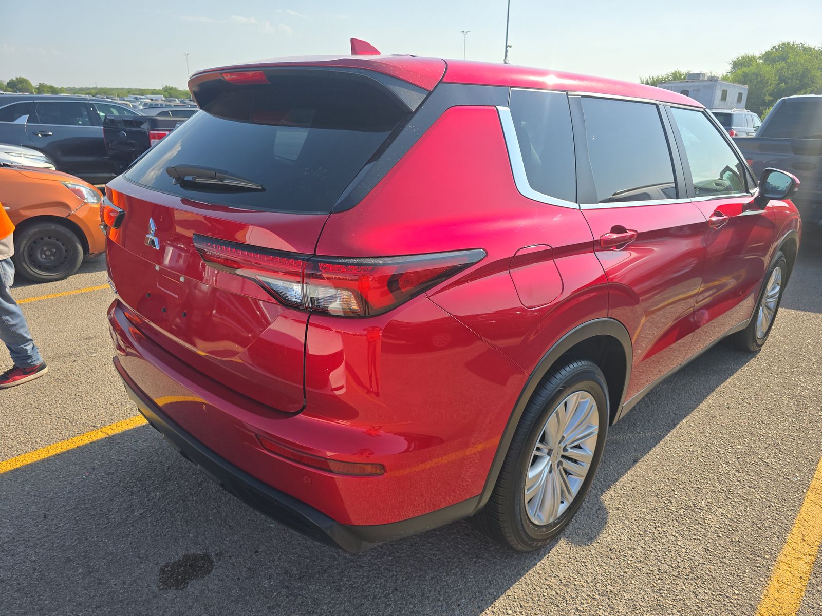 2024 Mitsubishi Outlander ES FWD