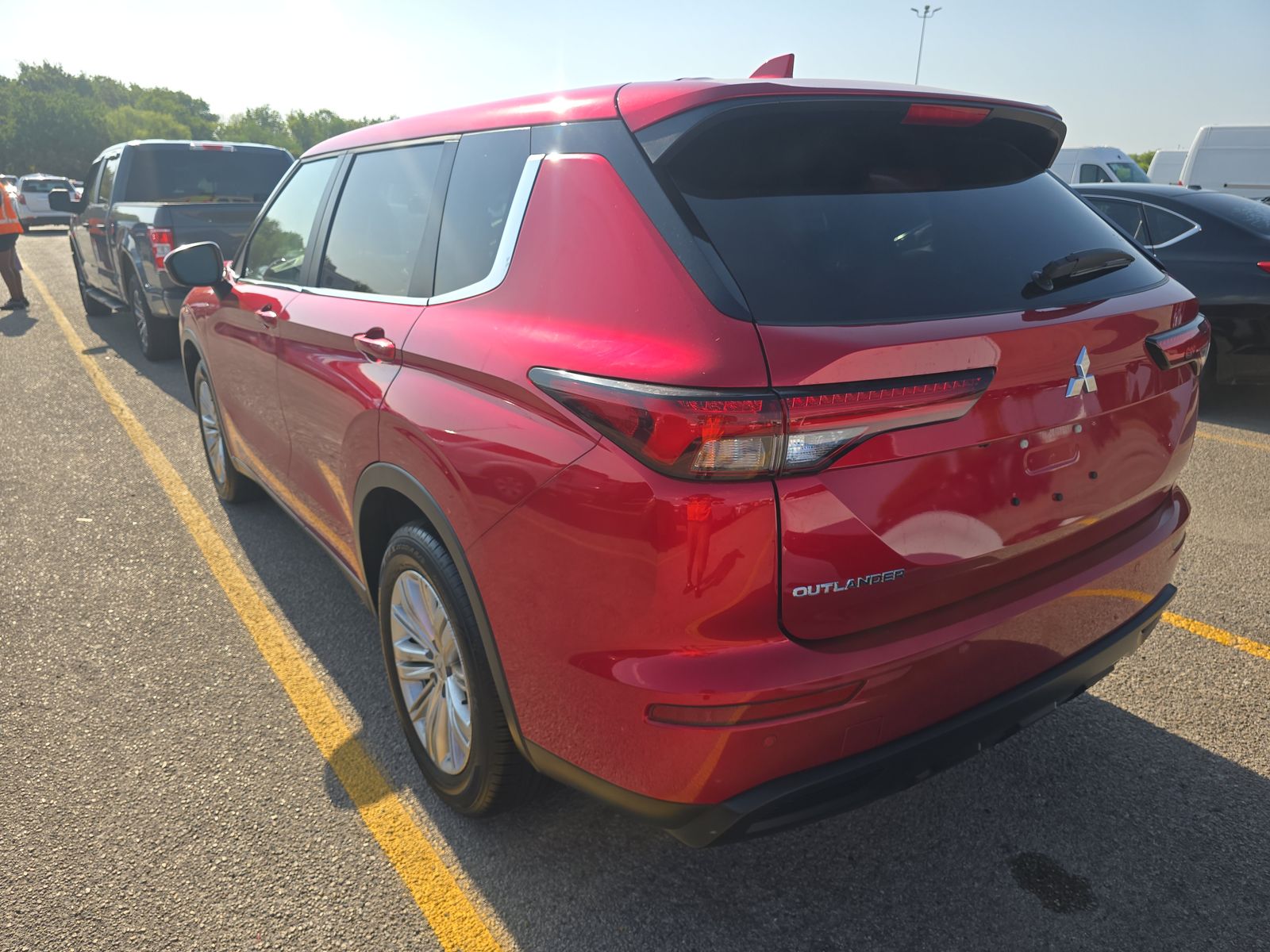 2024 Mitsubishi Outlander ES FWD