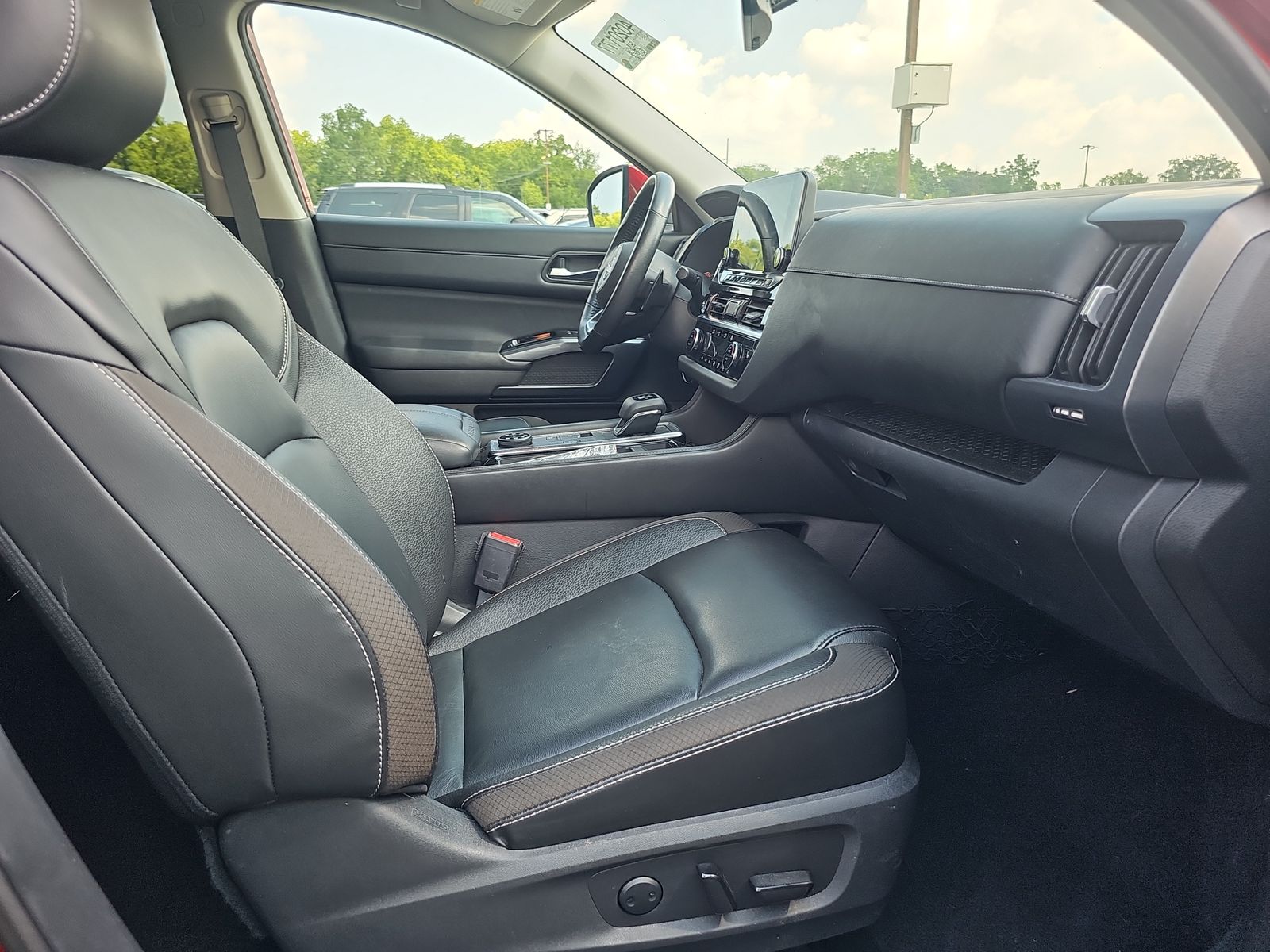 2023 Nissan Pathfinder SL AWD