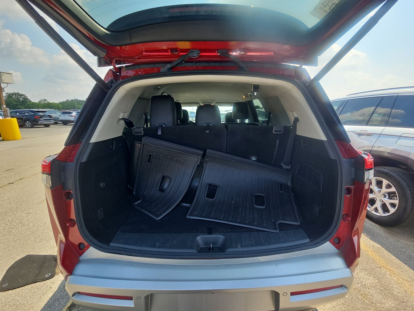 2023 Nissan Pathfinder SL AWD