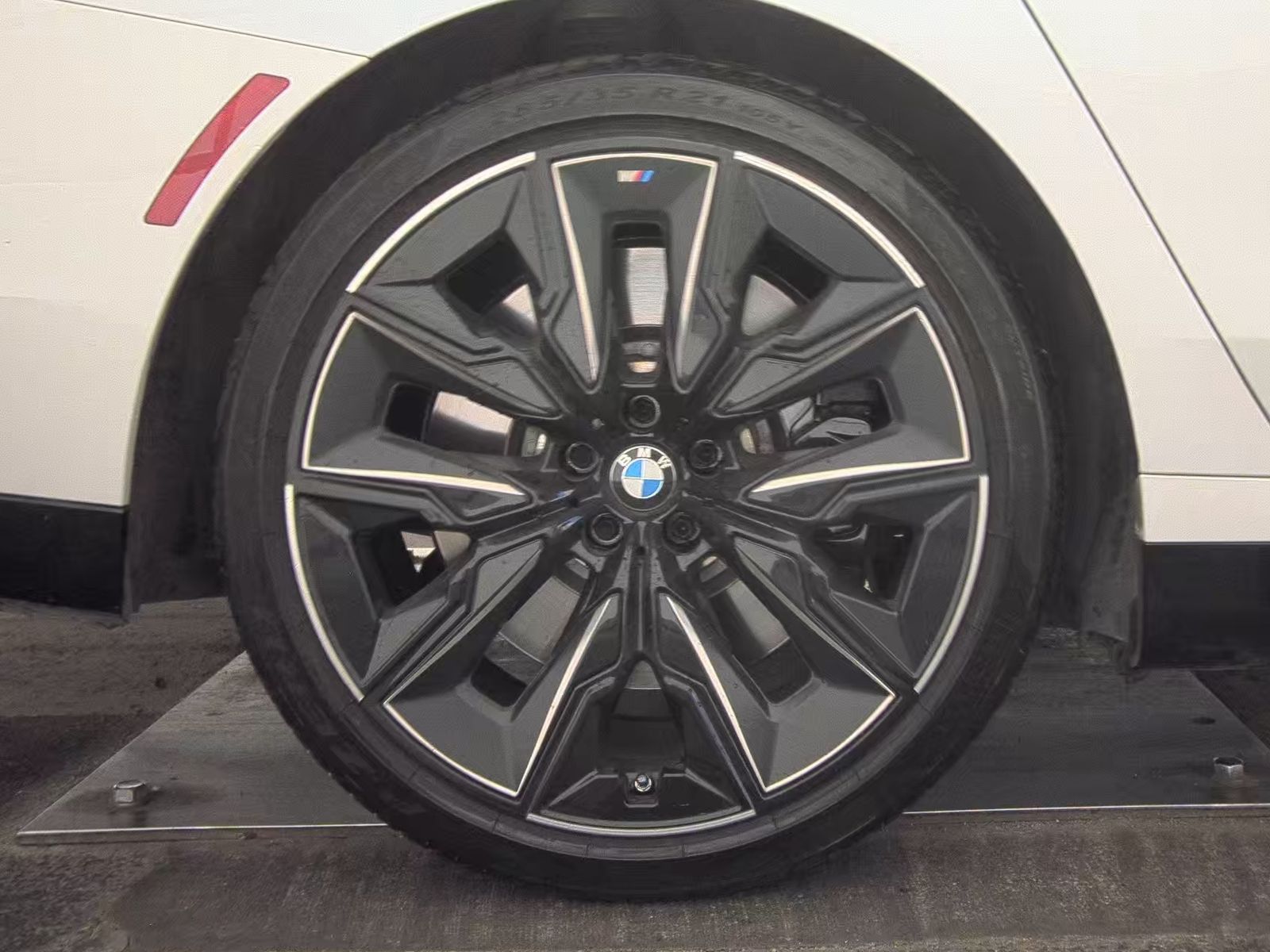 2025 BMW 7 Series 760i xDrive AWD