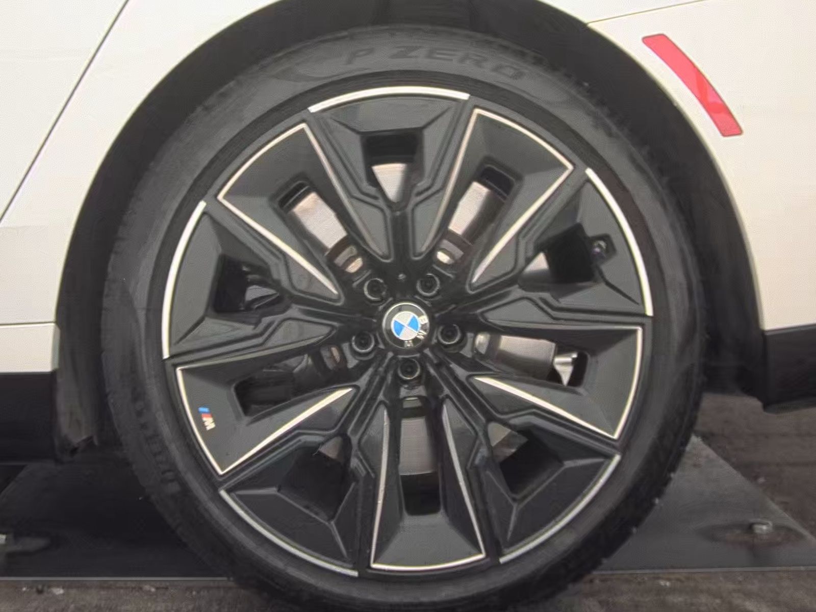 2025 BMW 7 Series 760i xDrive AWD