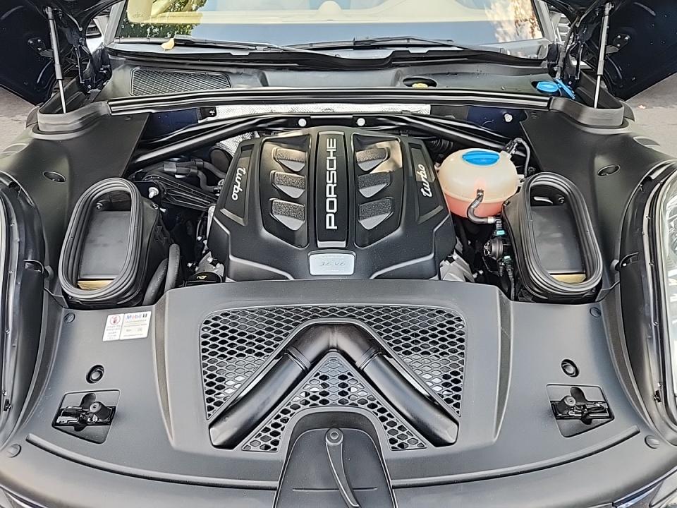 2015 Porsche Macan Turbo AWD