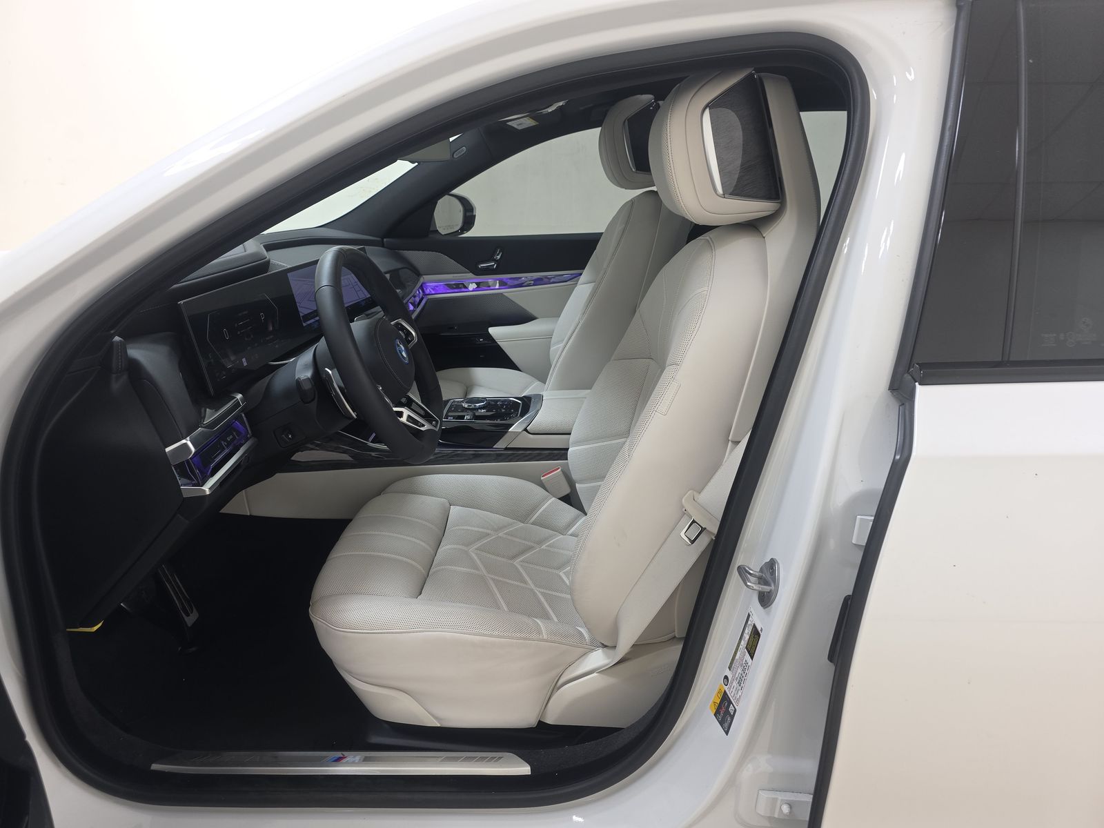 2025 BMW 7 Series 750e xDrive AWD