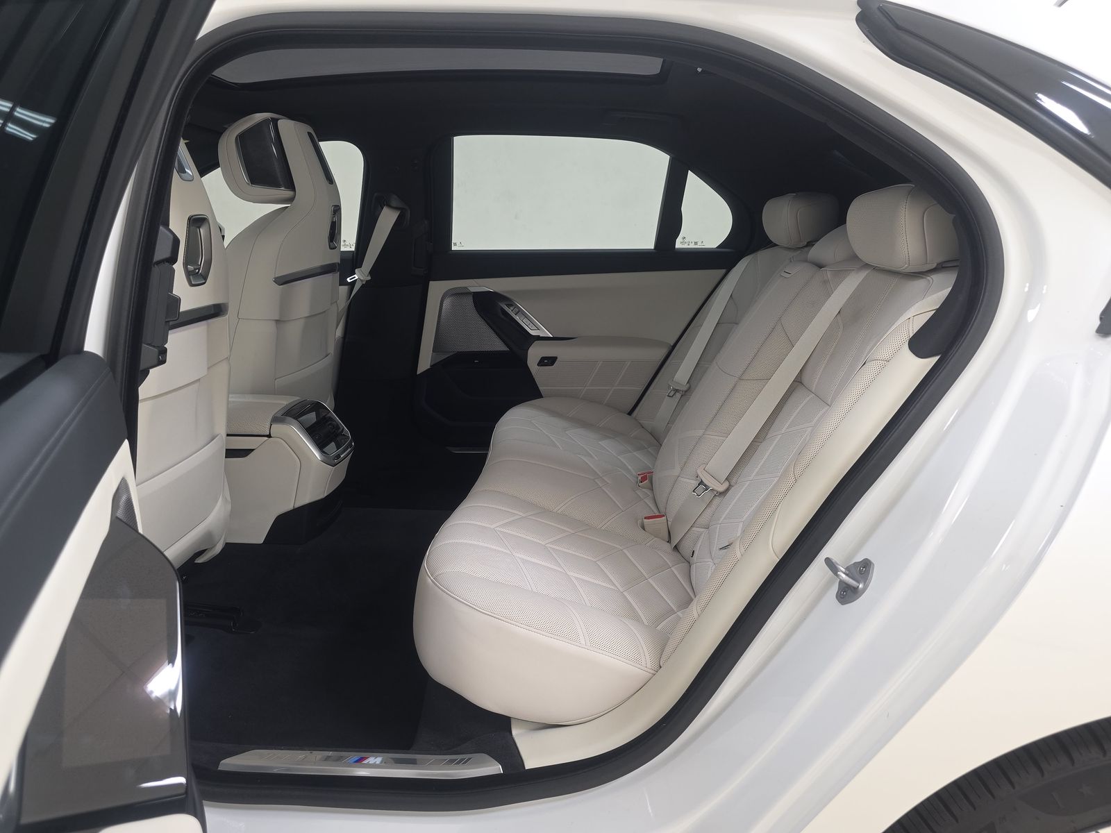 2025 BMW 7 Series 750e xDrive AWD