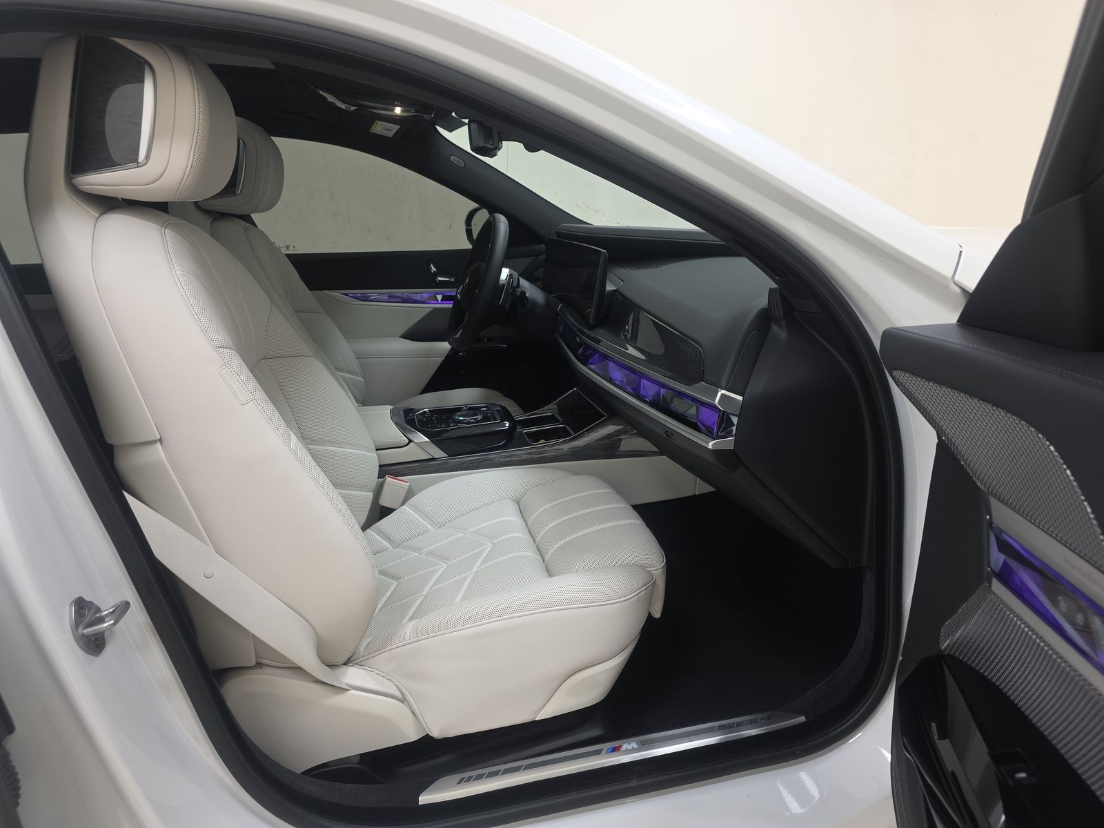 2025 BMW 7 Series 750e xDrive AWD