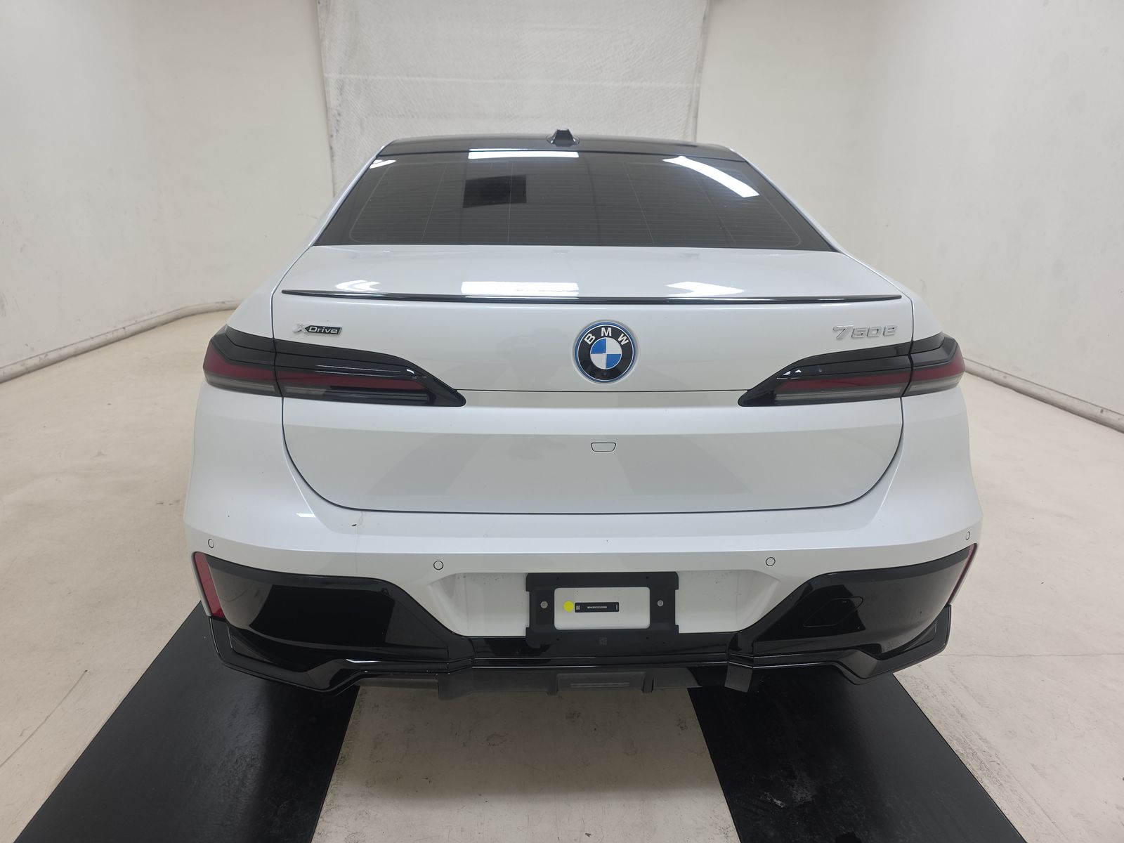 2025 BMW 7 Series 750e xDrive AWD