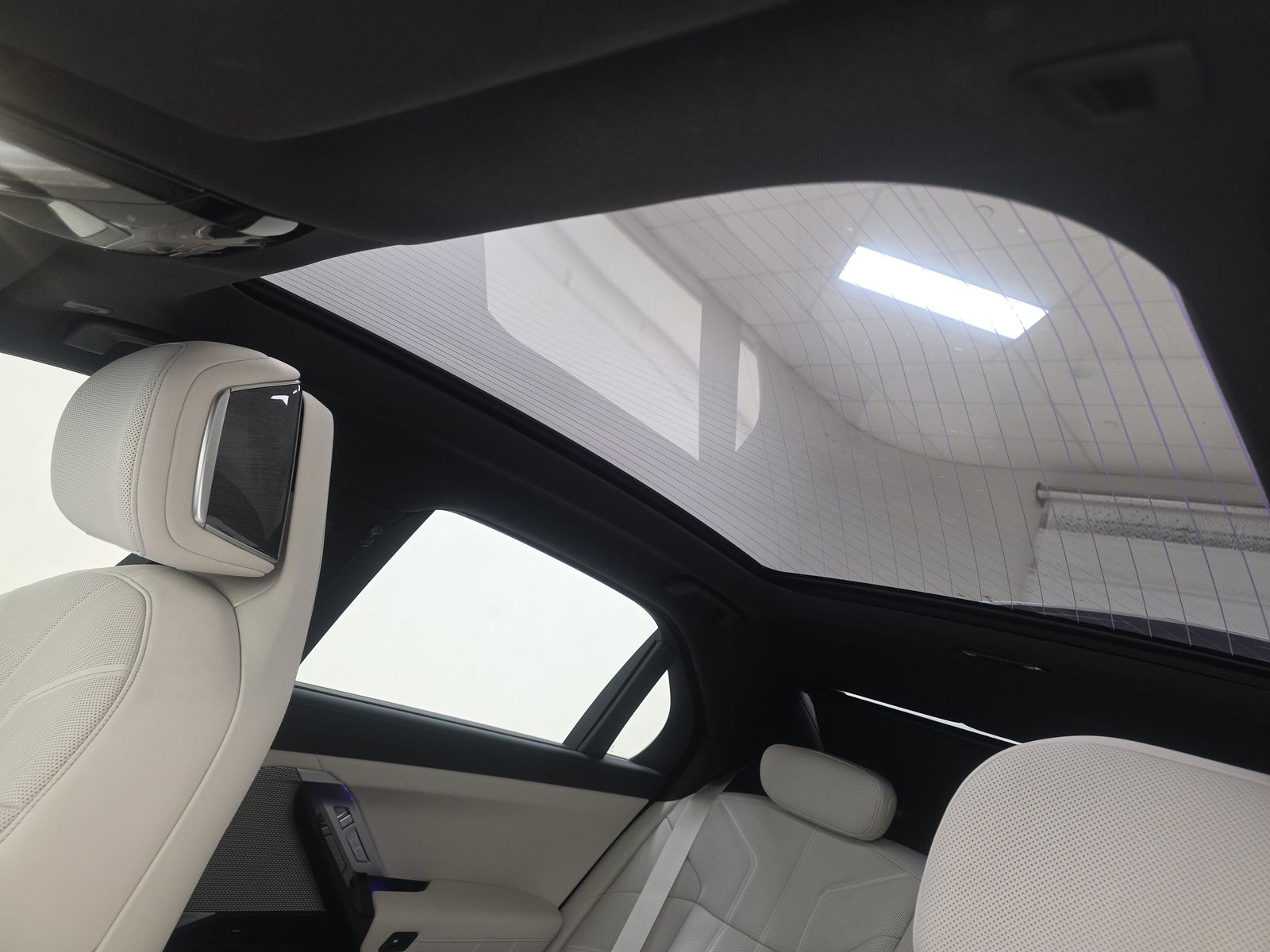 2025 BMW 7 Series 750e xDrive AWD