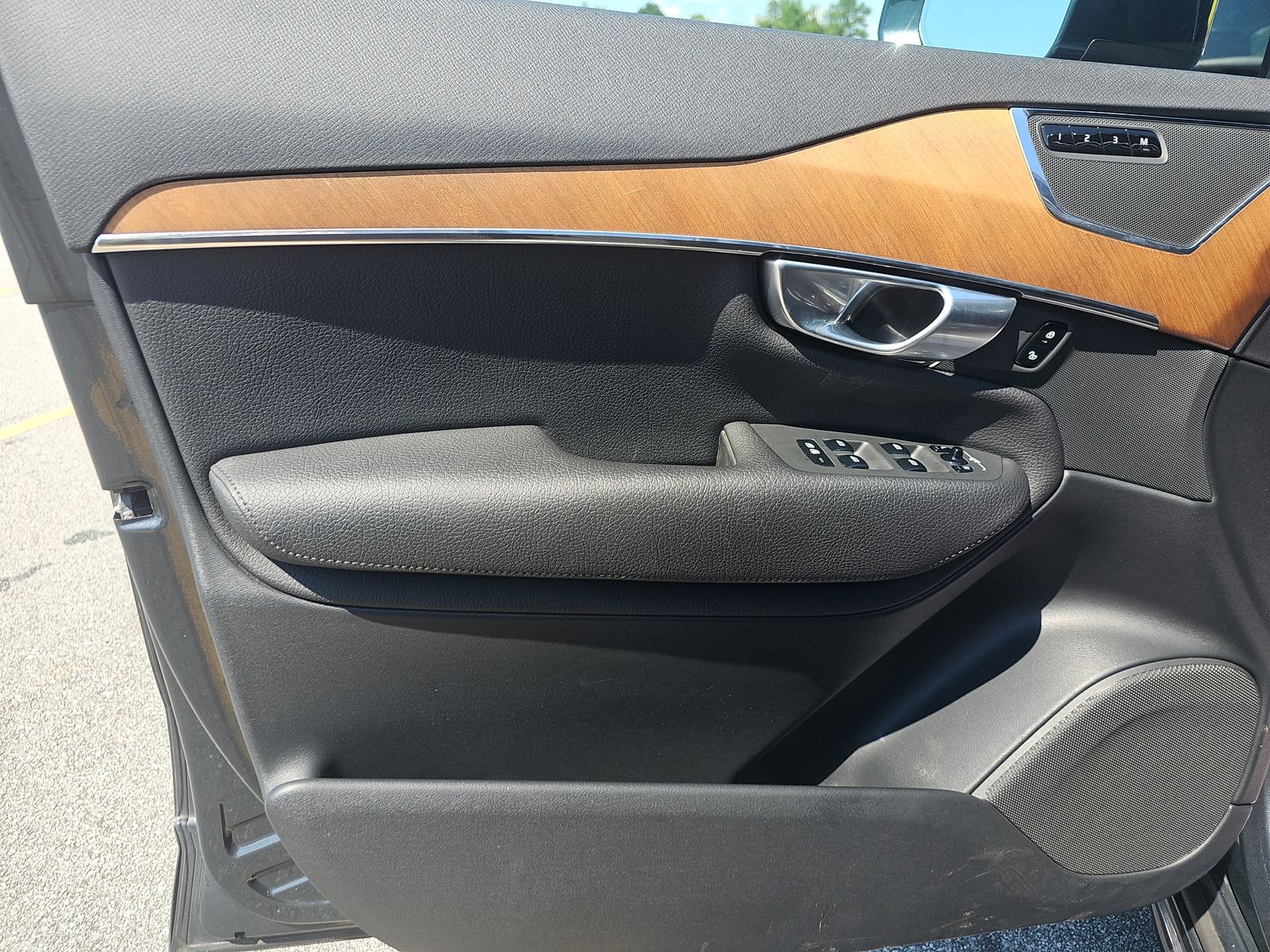 2021 Volvo XC90 T6 Momentum AWD