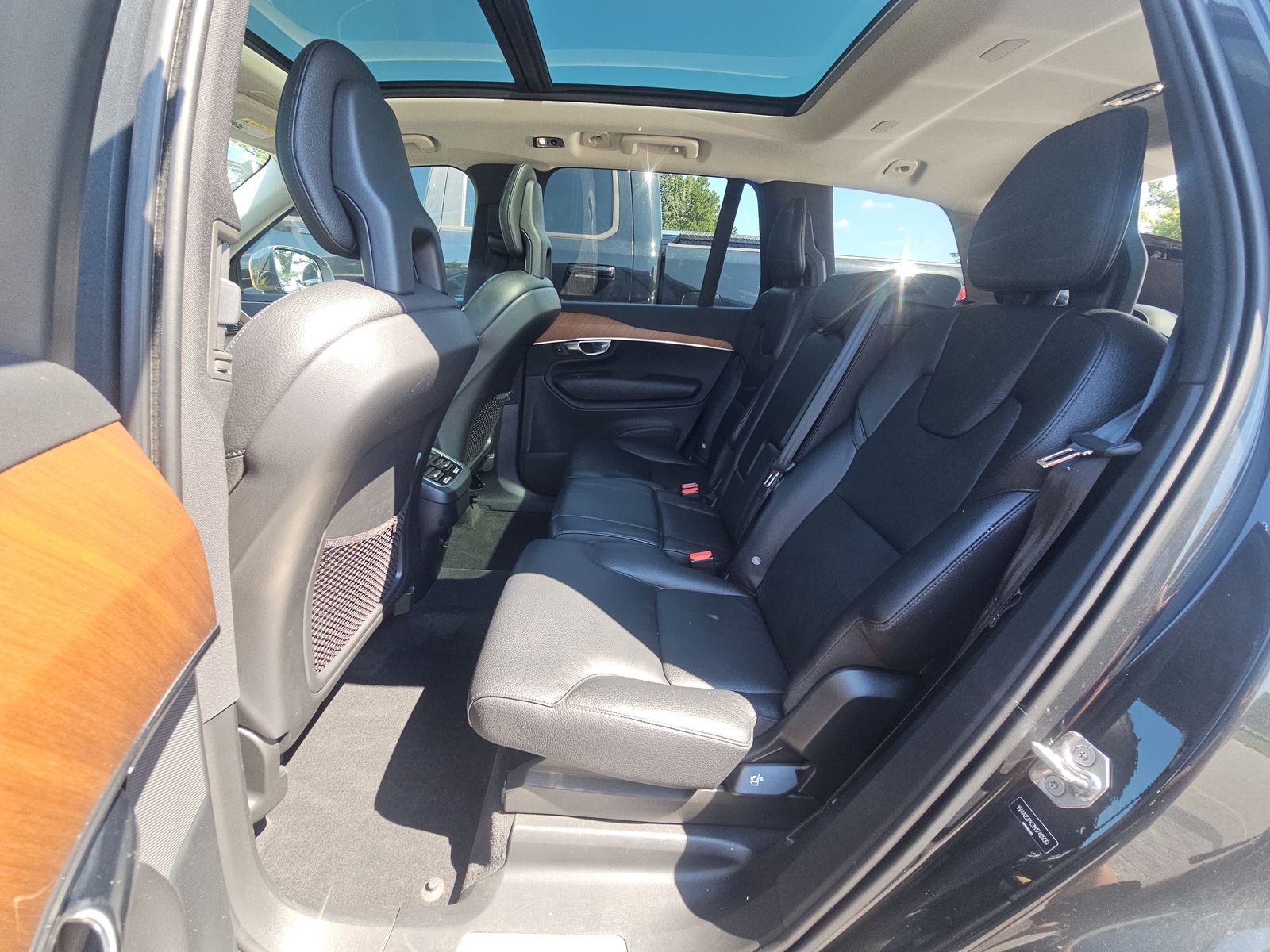 2021 Volvo XC90 T6 Momentum AWD