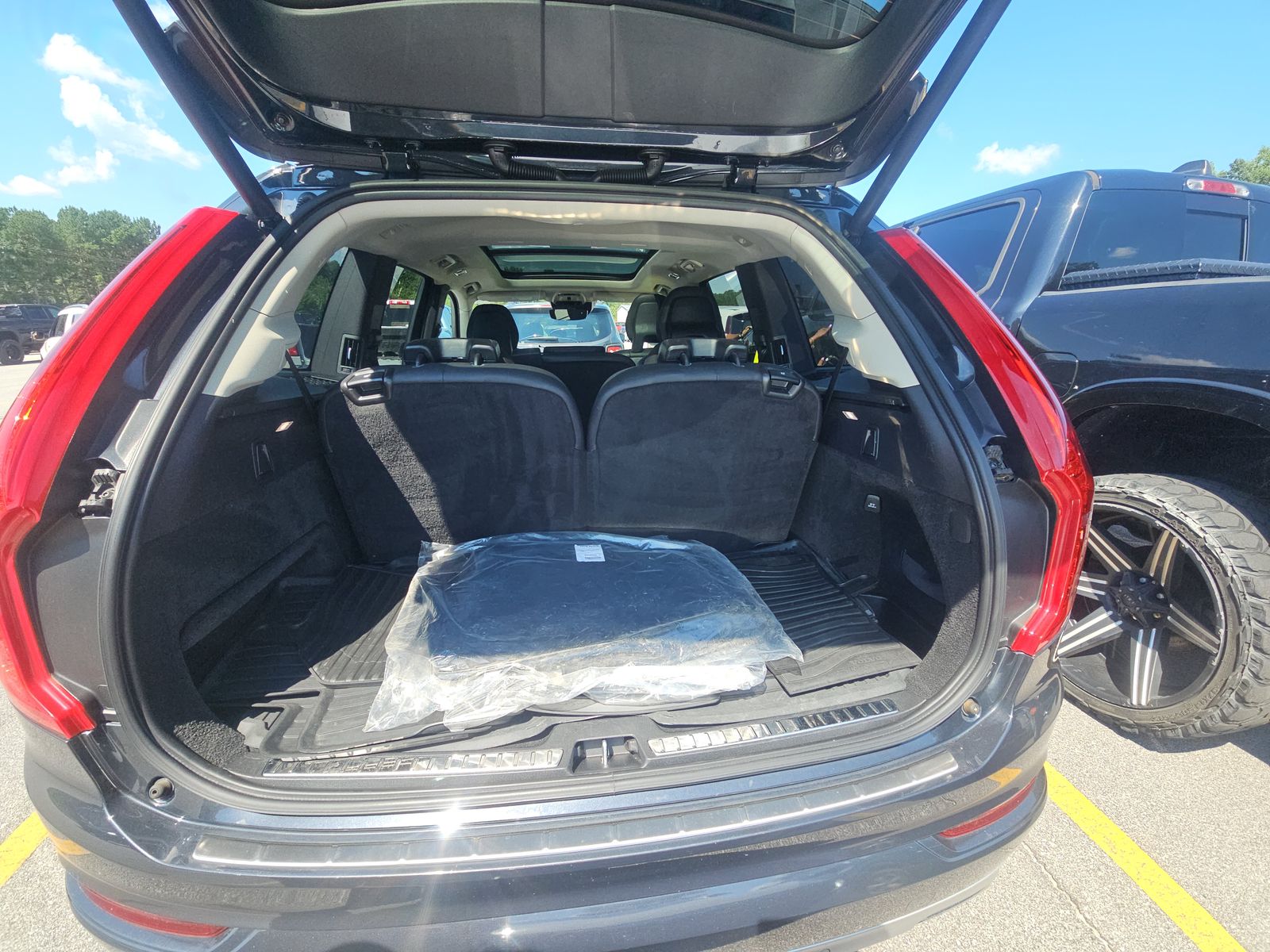 2021 Volvo XC90 T6 Momentum AWD