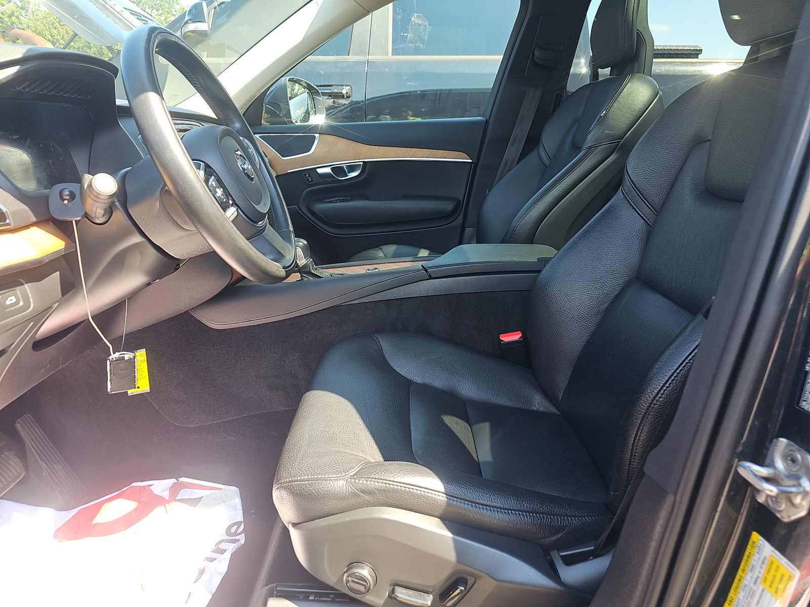 2021 Volvo XC90 T6 Momentum AWD
