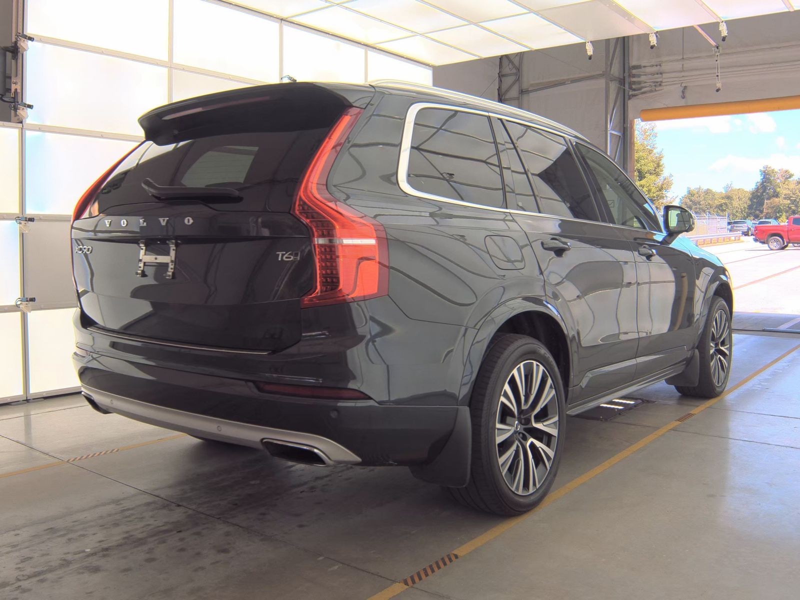 2021 Volvo XC90 T6 Momentum AWD