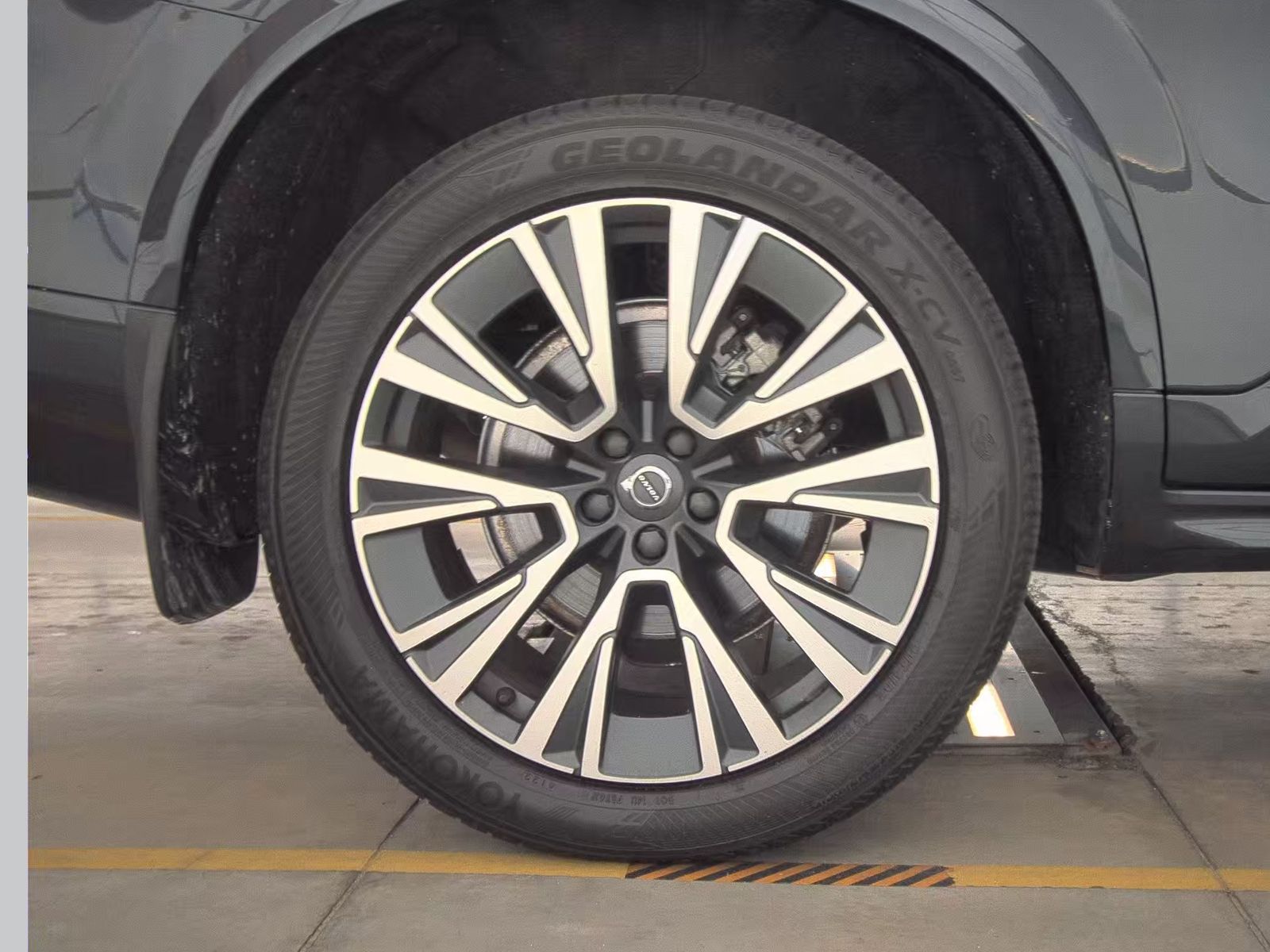 2021 Volvo XC90 T6 Momentum AWD