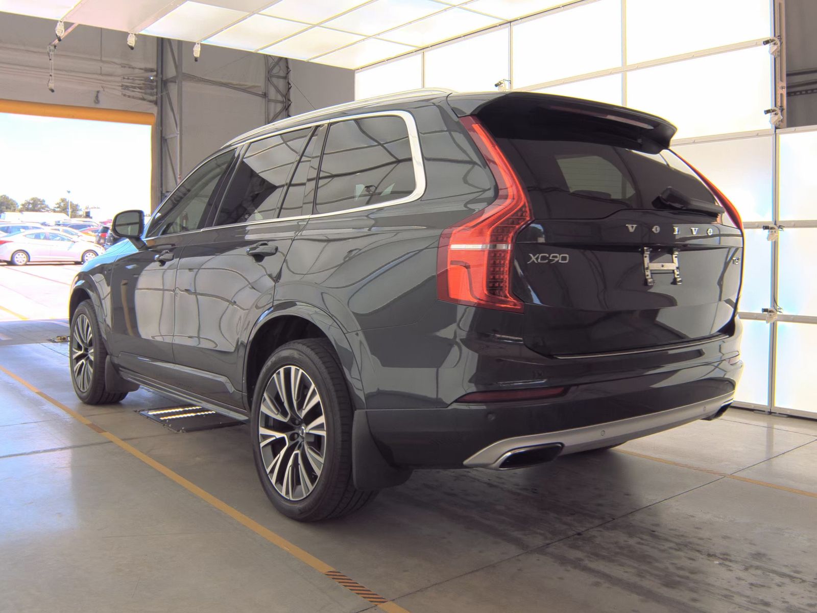 2021 Volvo XC90 T6 Momentum AWD