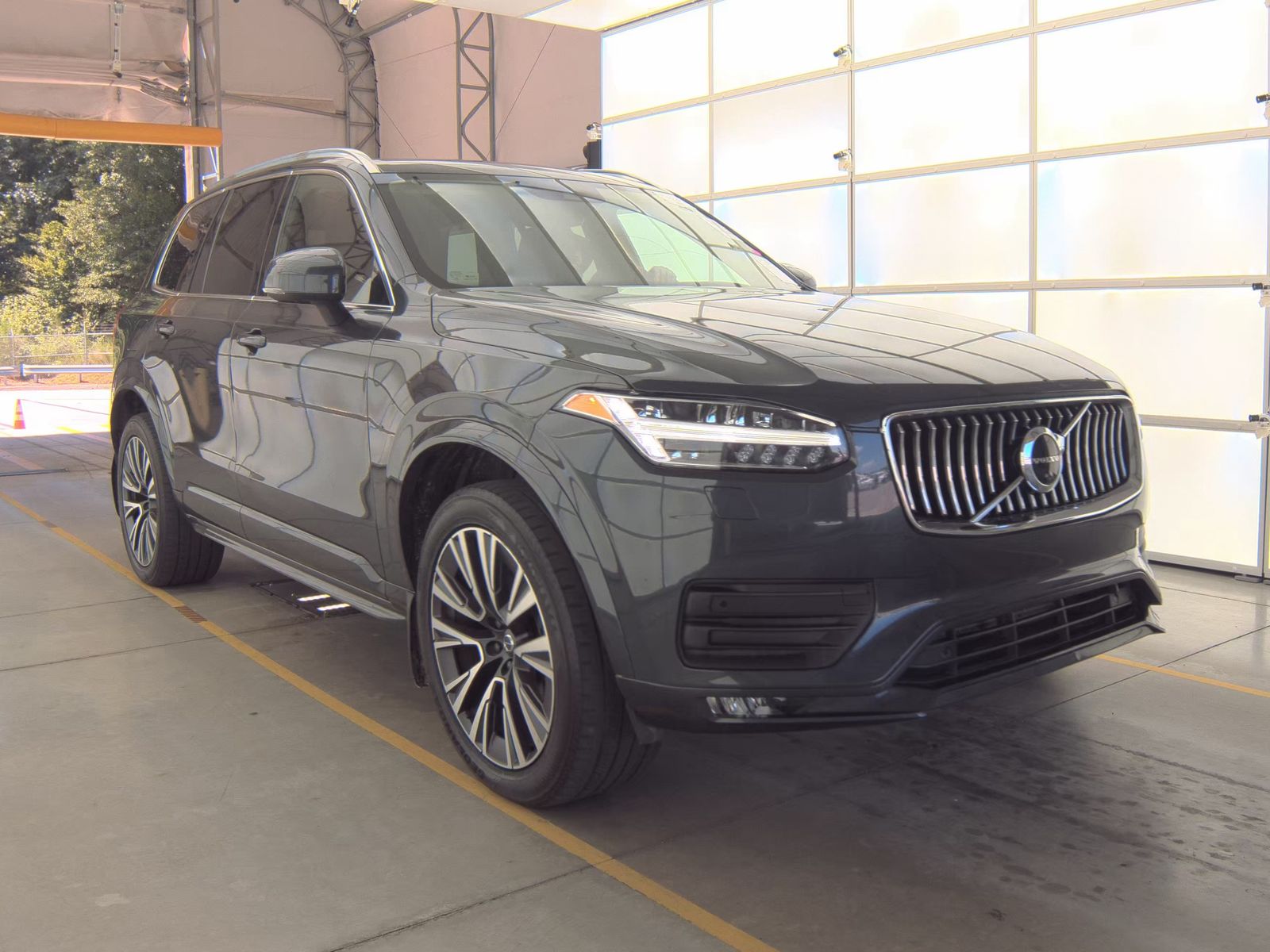 2021 Volvo XC90 T6 Momentum AWD
