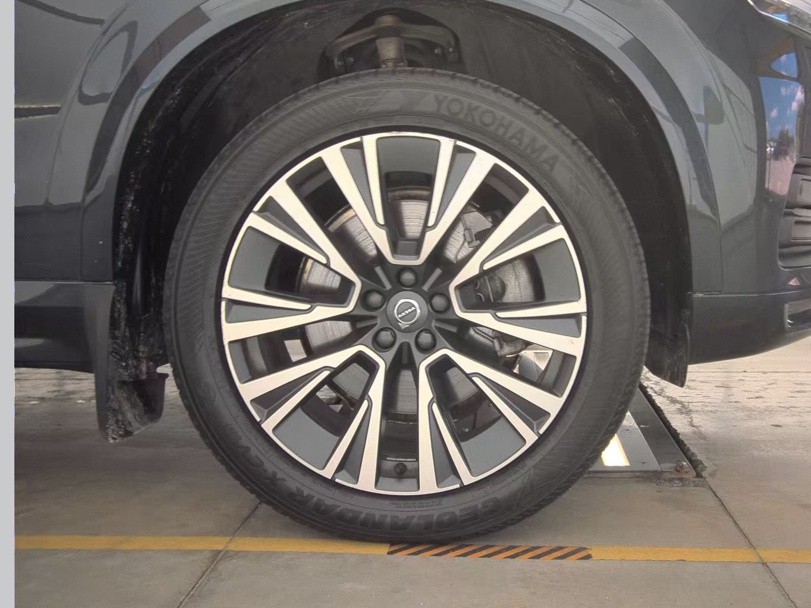 2021 Volvo XC90 T6 Momentum AWD