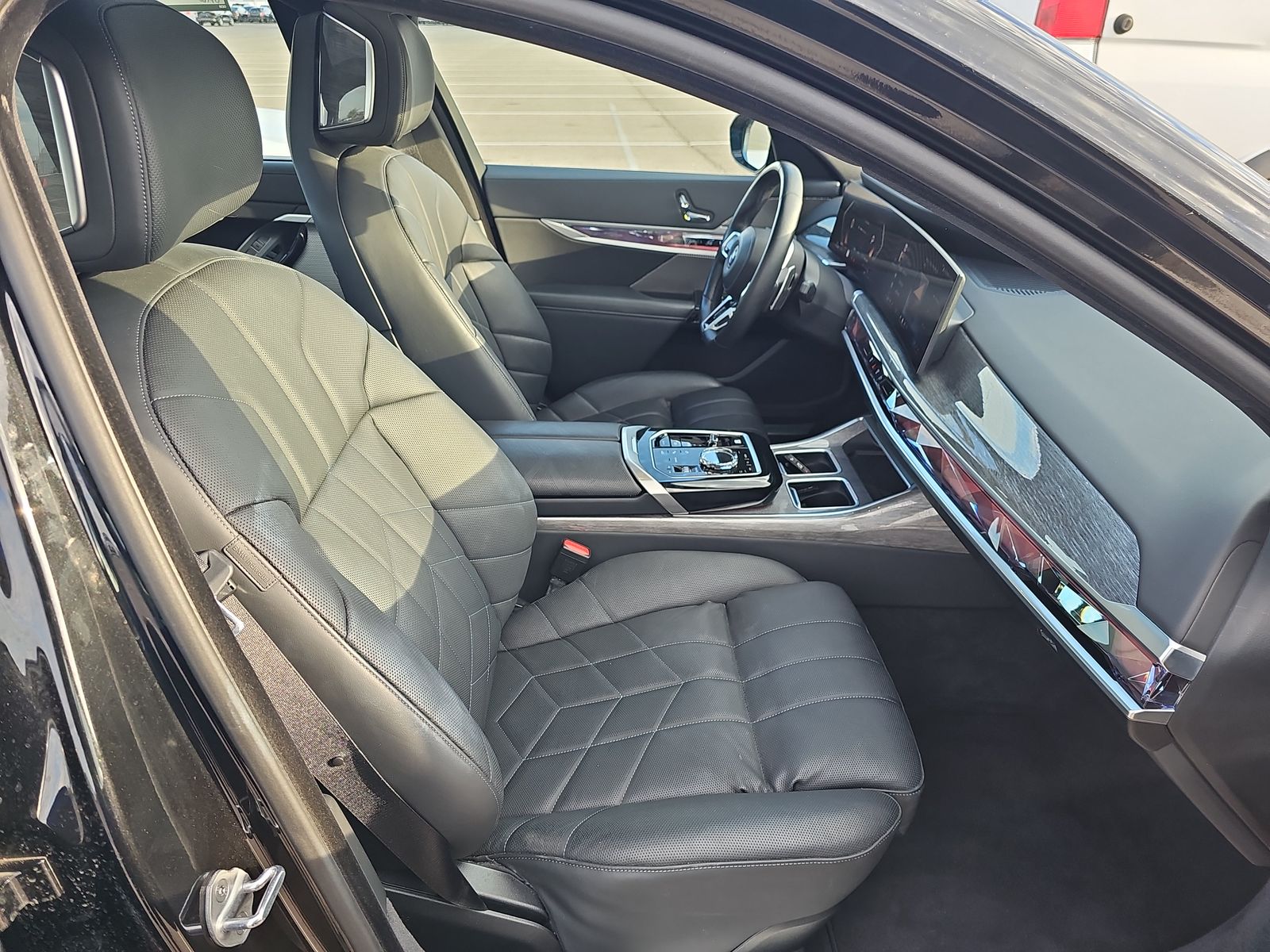 2025 BMW 7 Series 740i RWD