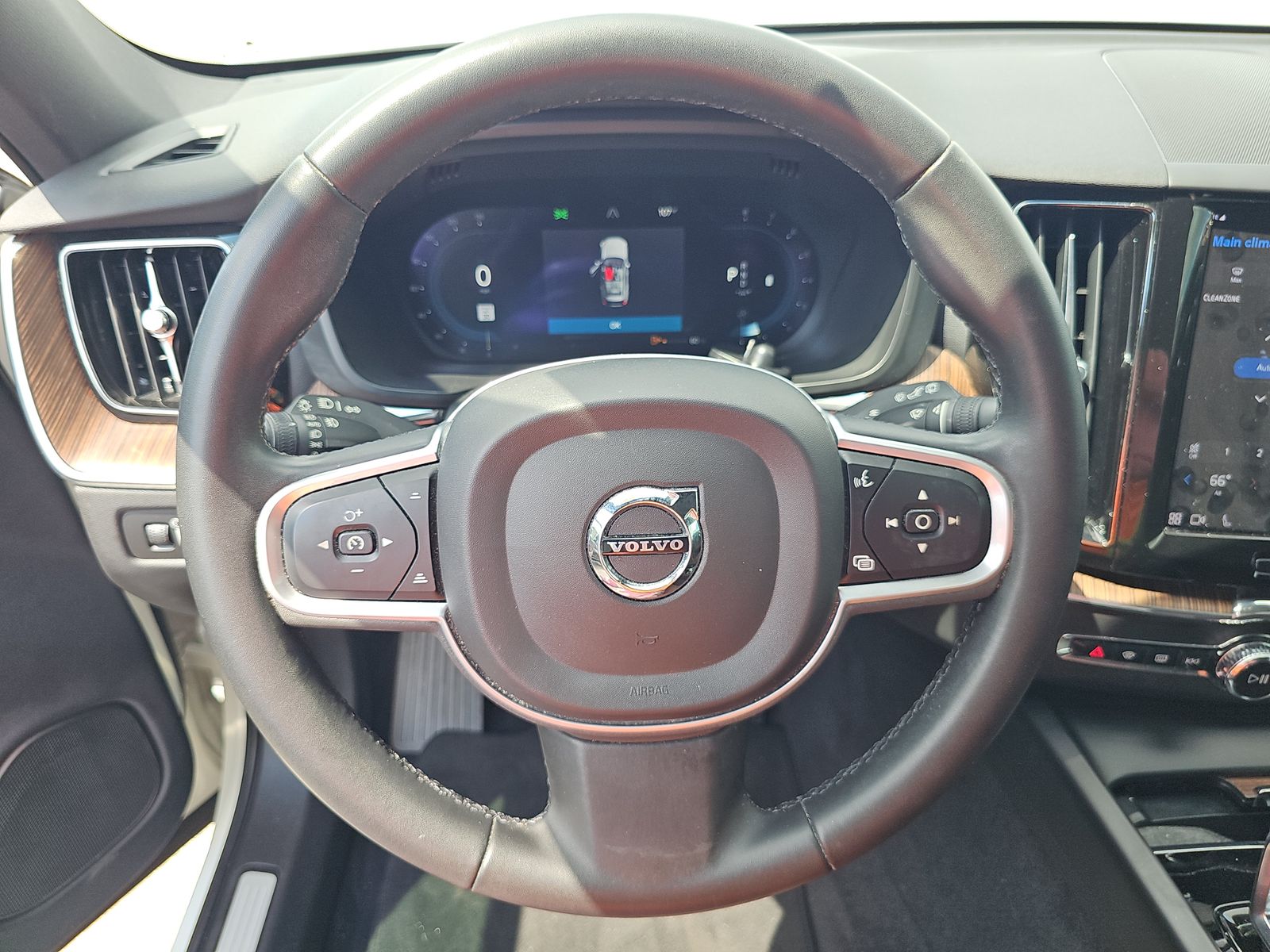 2022 Volvo XC60 B5 Momentum AWD