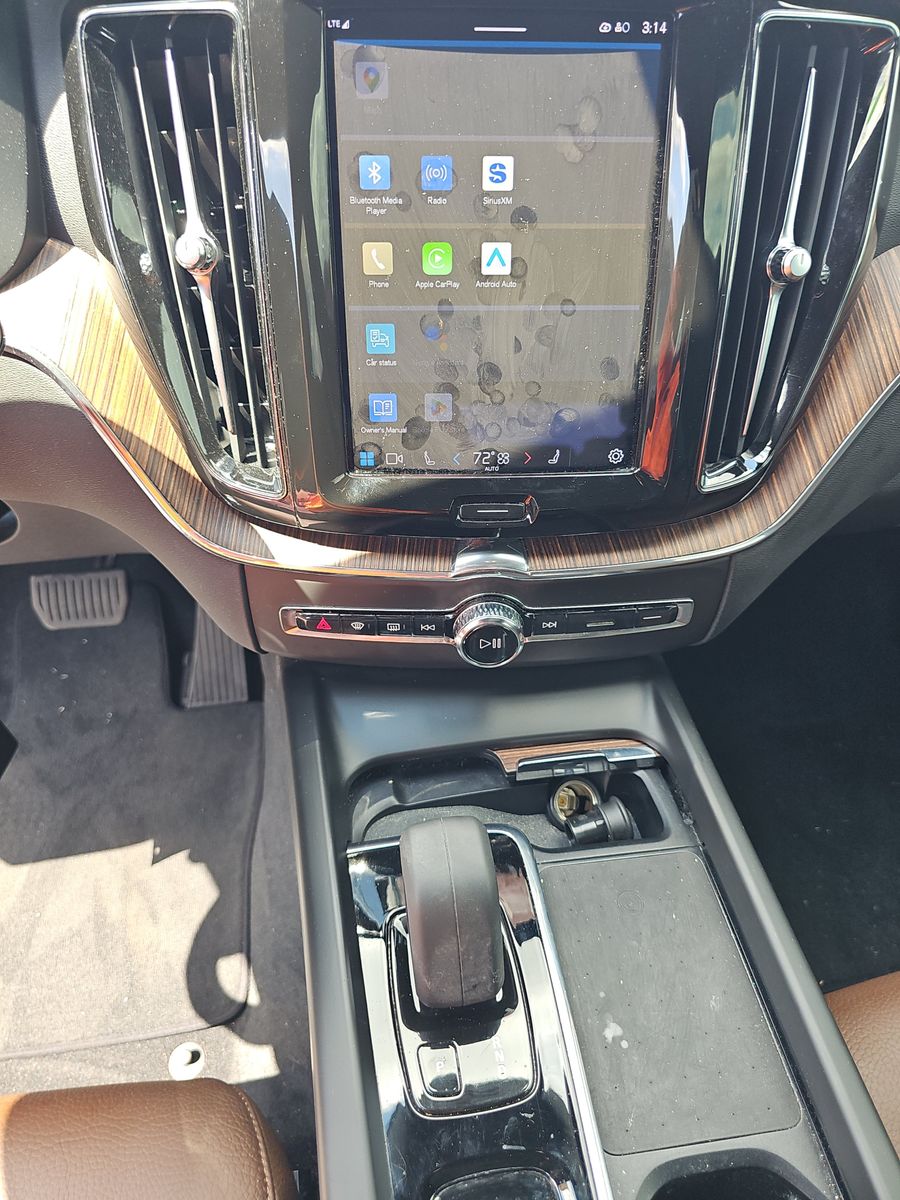 2022 Volvo XC60 B5 Momentum AWD