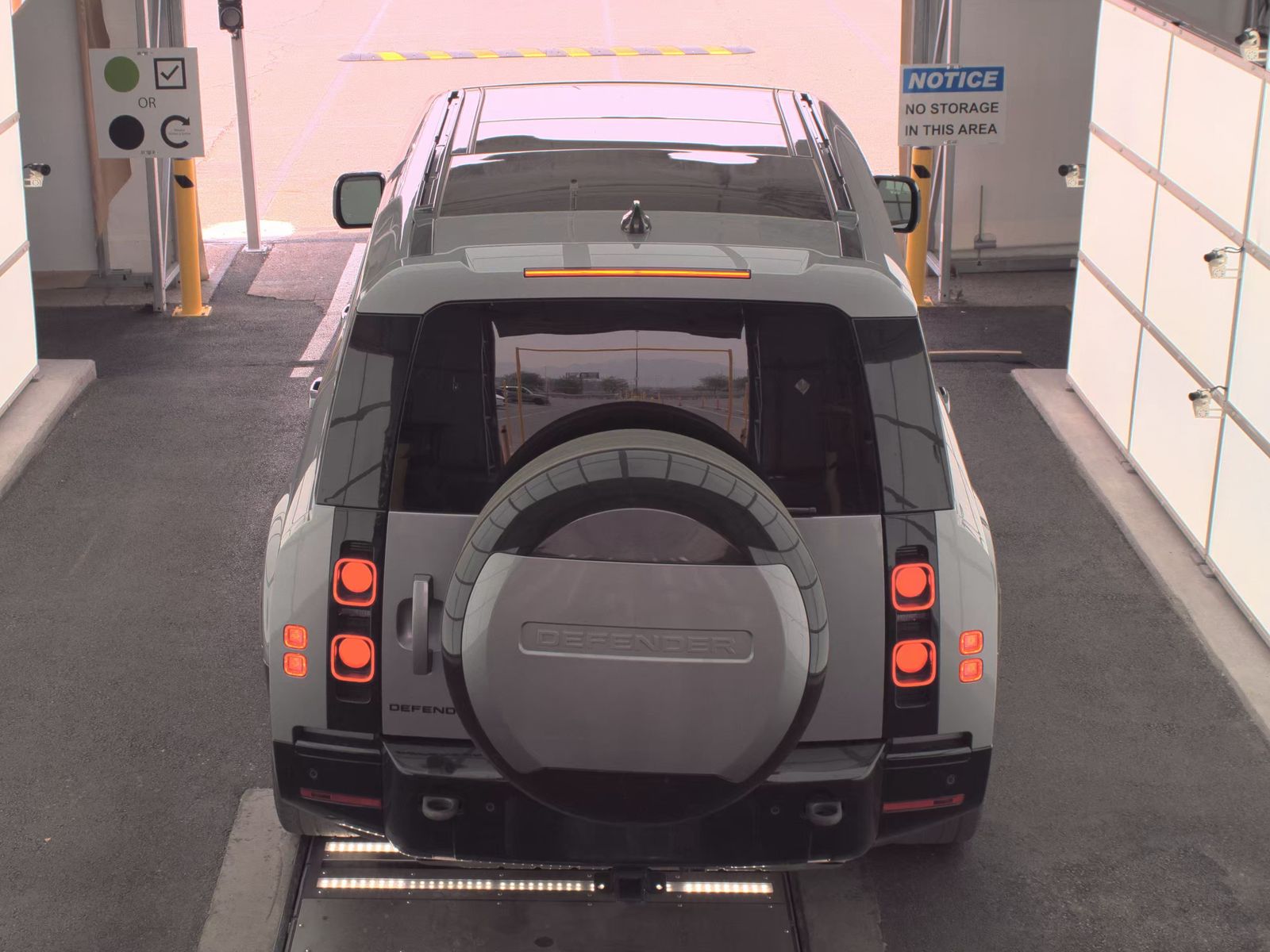 2024 Land Rover Defender 130 X-Dynamic SE AWD