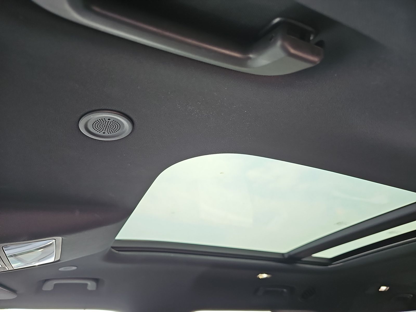 2024 Land Rover Defender 130 X-Dynamic SE AWD