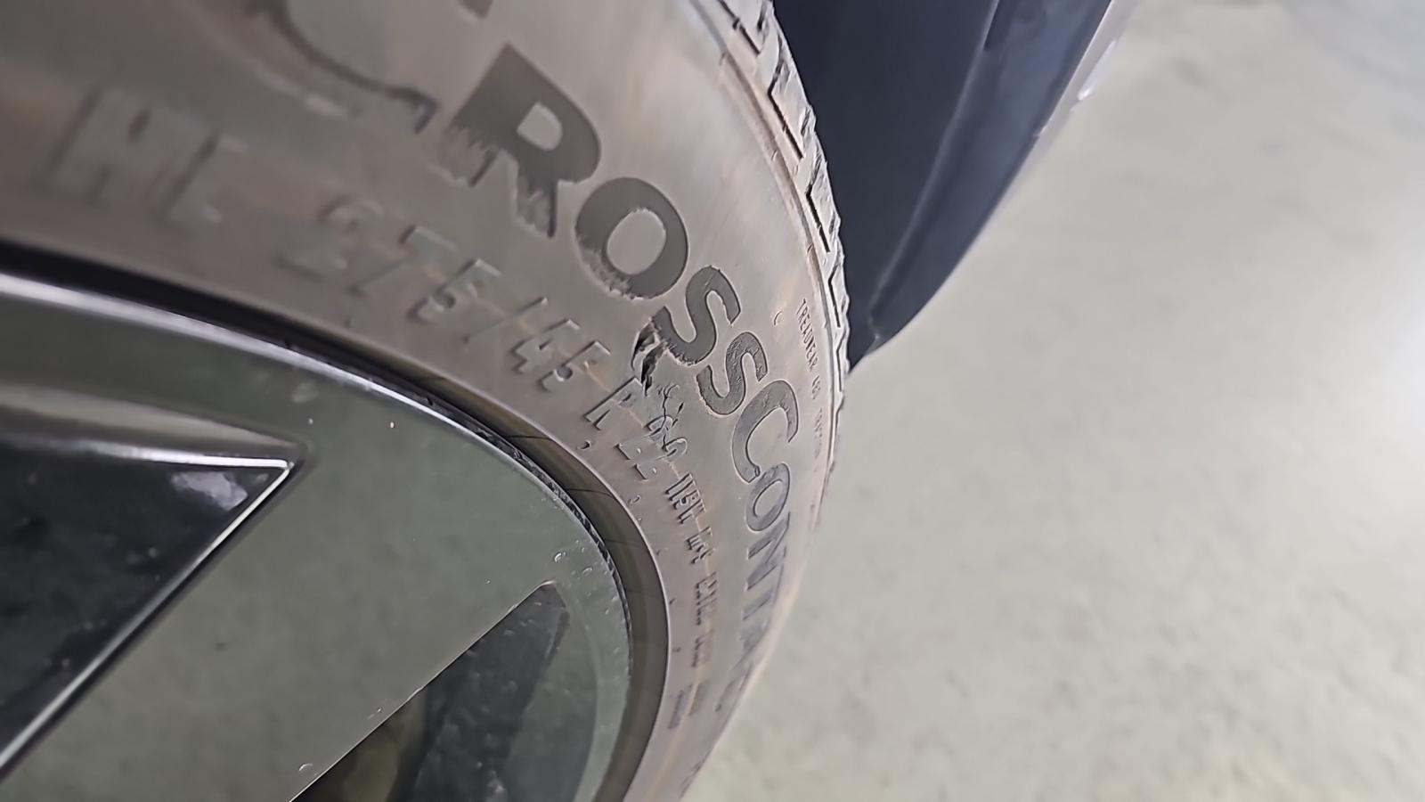 2024 Land Rover Defender 130 X-Dynamic SE AWD