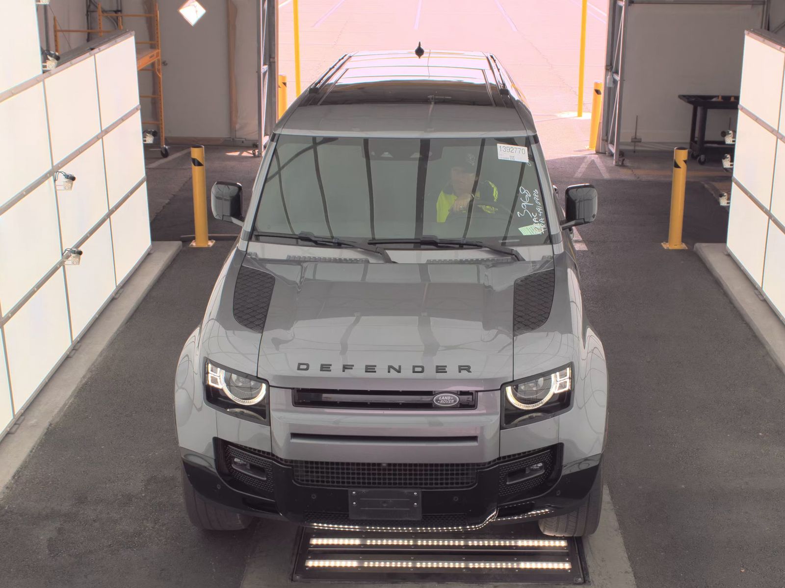 2024 Land Rover Defender 130 X-Dynamic SE AWD