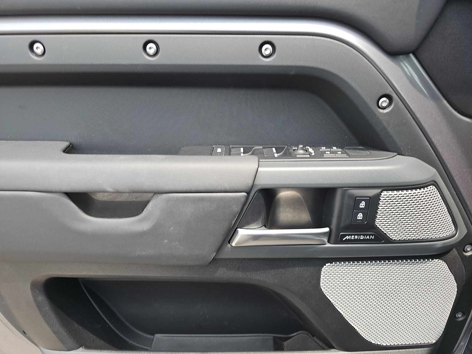 2024 Land Rover Defender 130 X-Dynamic SE AWD