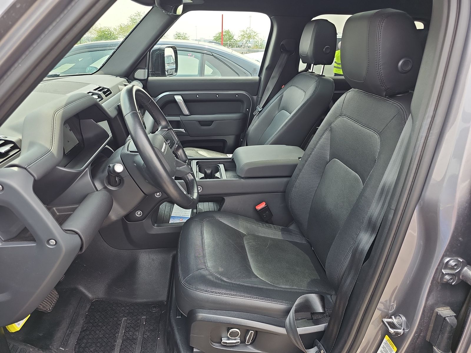 2024 Land Rover Defender 130 X-Dynamic SE AWD