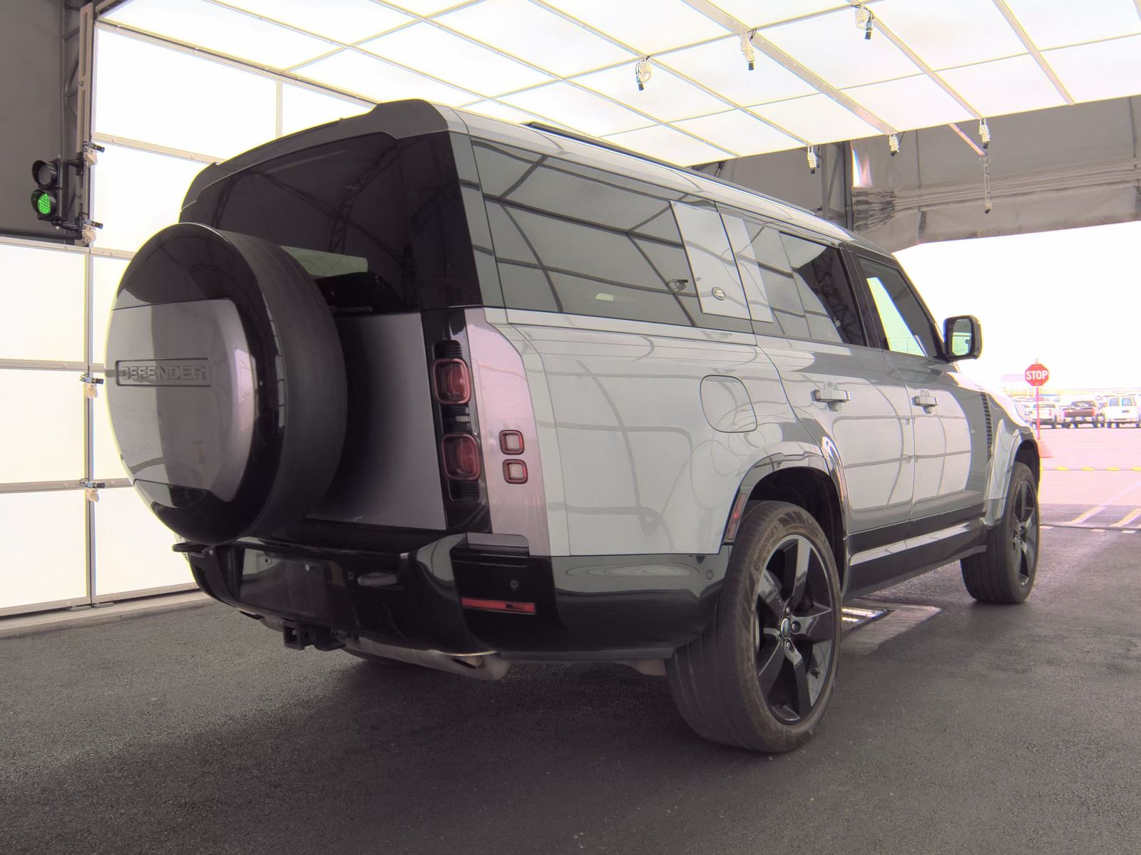 2024 Land Rover Defender 130 X-Dynamic SE AWD