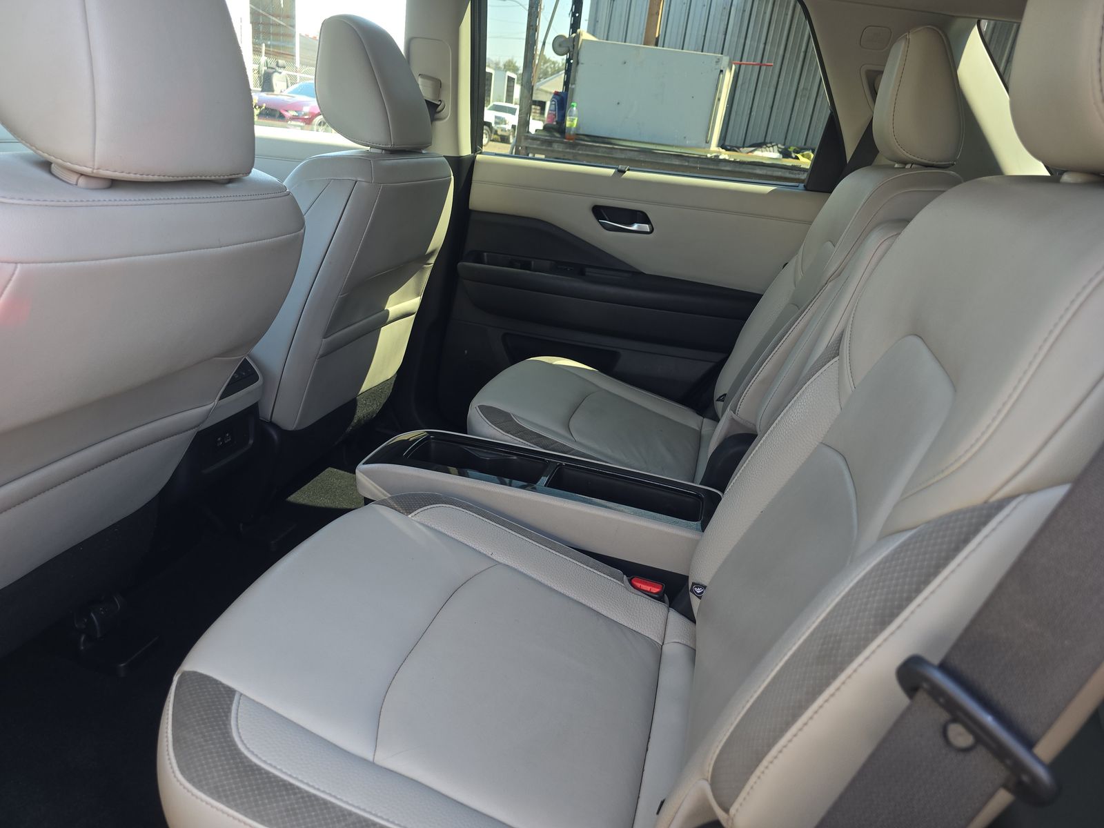 2022 Nissan Pathfinder SL FWD