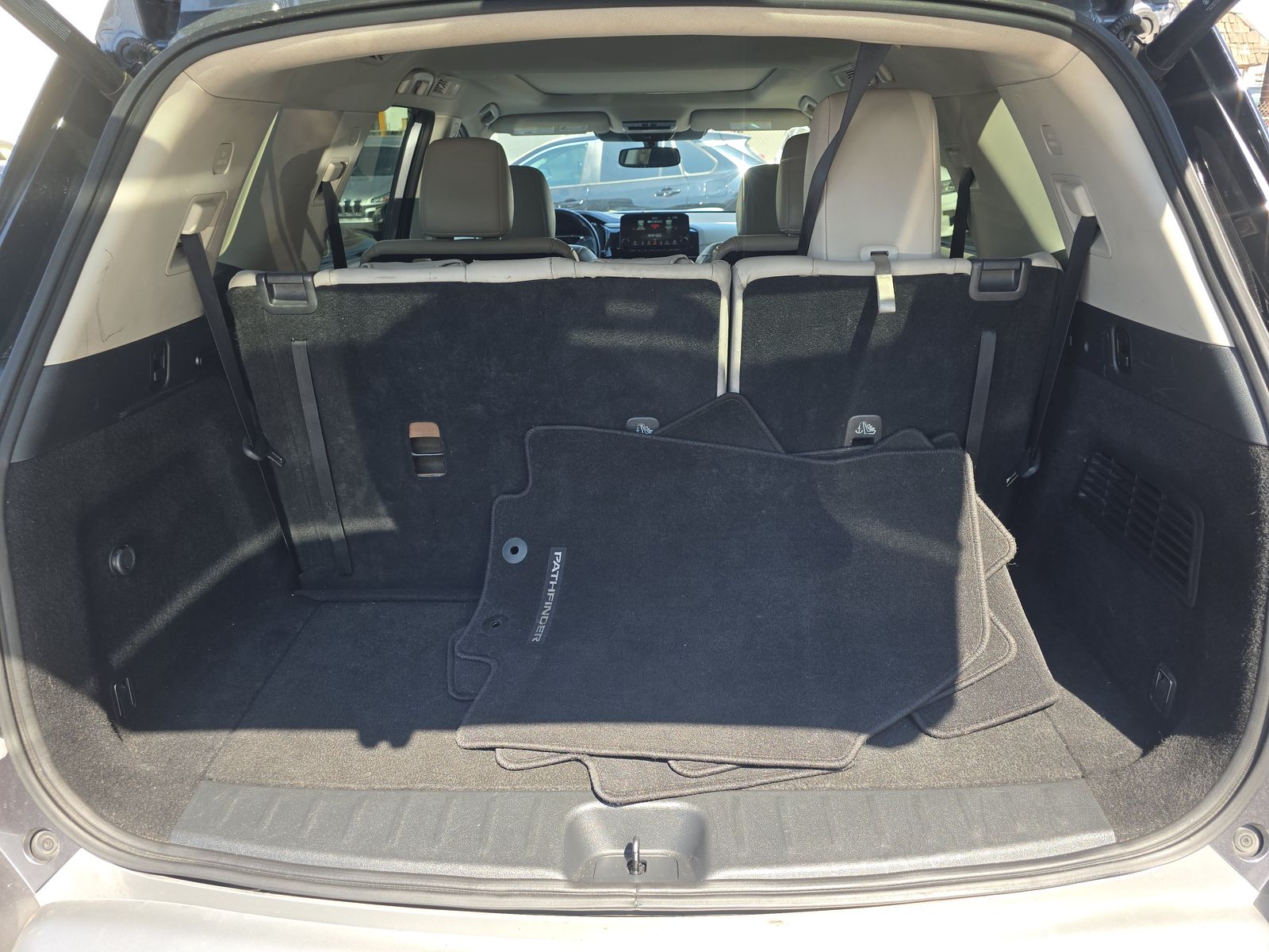 2022 Nissan Pathfinder SL FWD