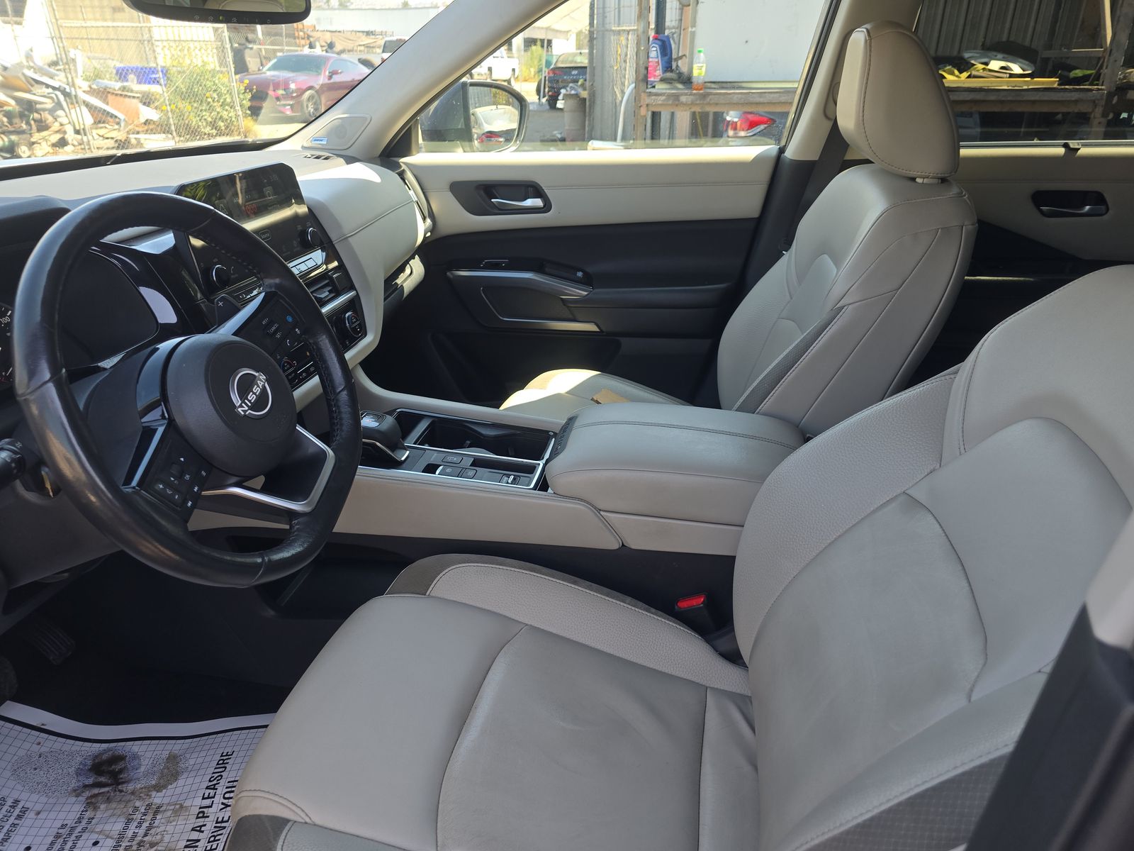 2022 Nissan Pathfinder SL FWD