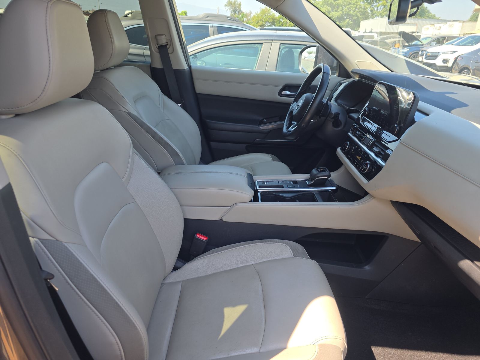 2022 Nissan Pathfinder SL FWD