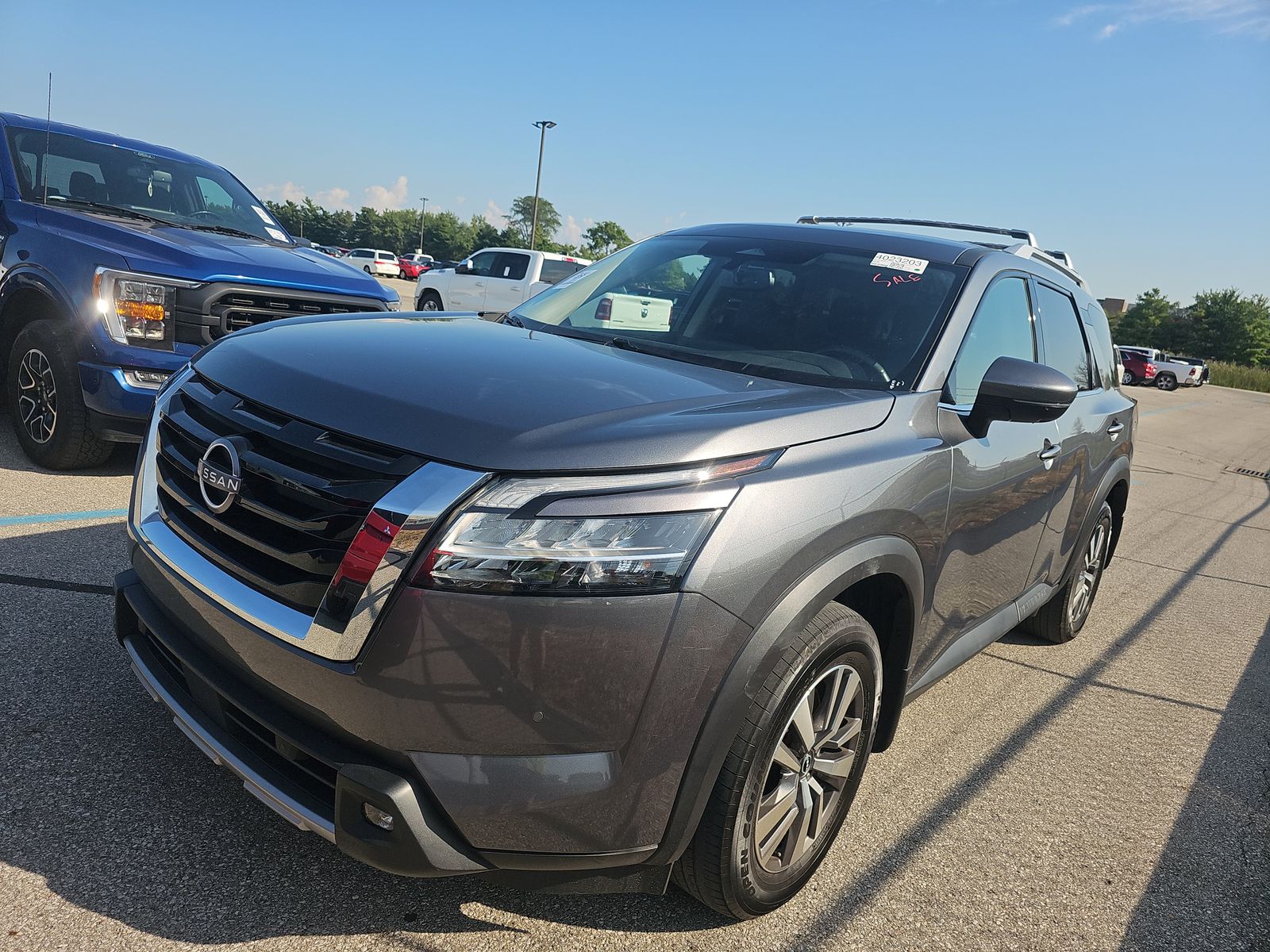2022 Nissan Pathfinder SL AWD