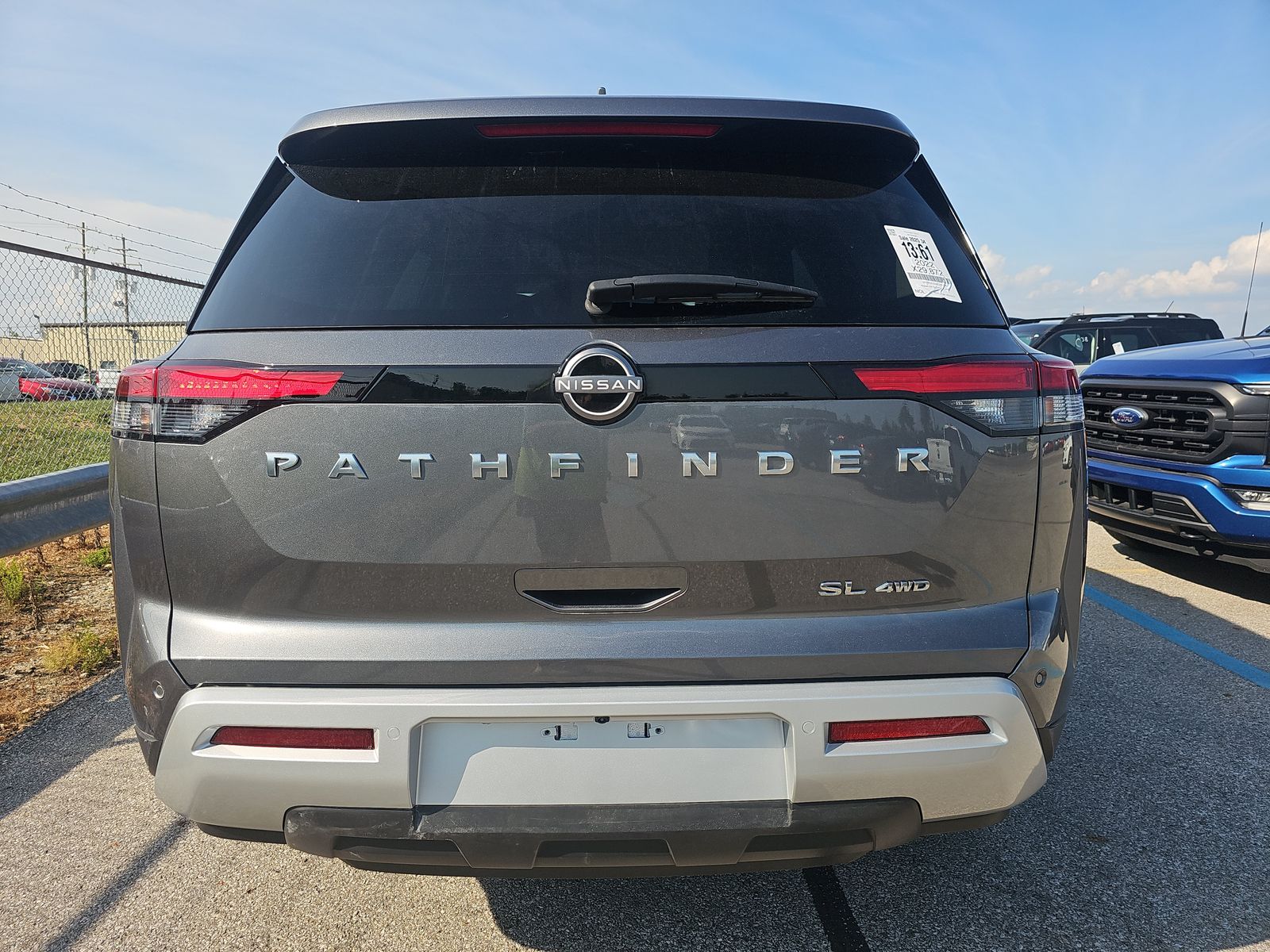 2022 Nissan Pathfinder SL AWD