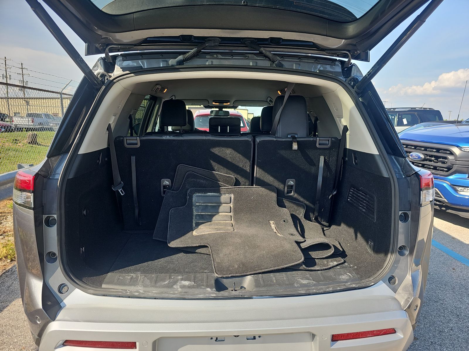 2022 Nissan Pathfinder SL AWD