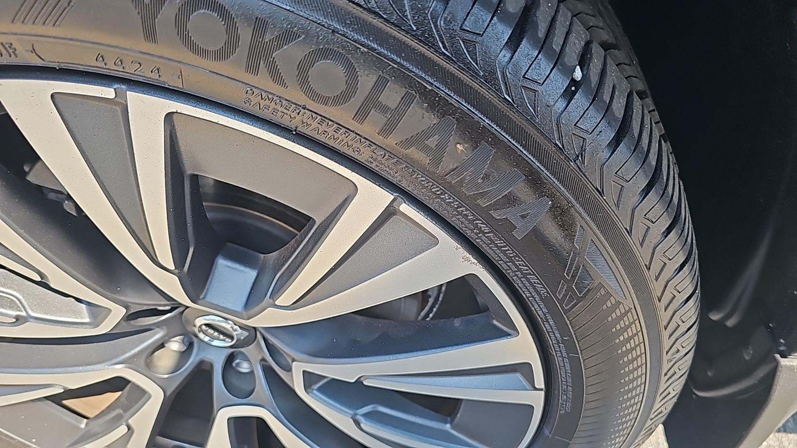 2021 Volvo XC90 T6 Momentum AWD