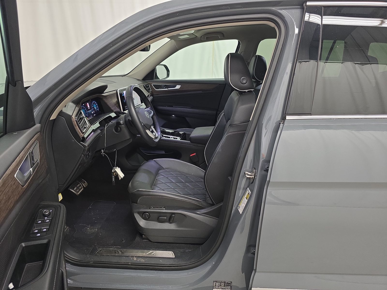 2025 Volkswagen Atlas 2.0T SEL Premium R-Line AWD