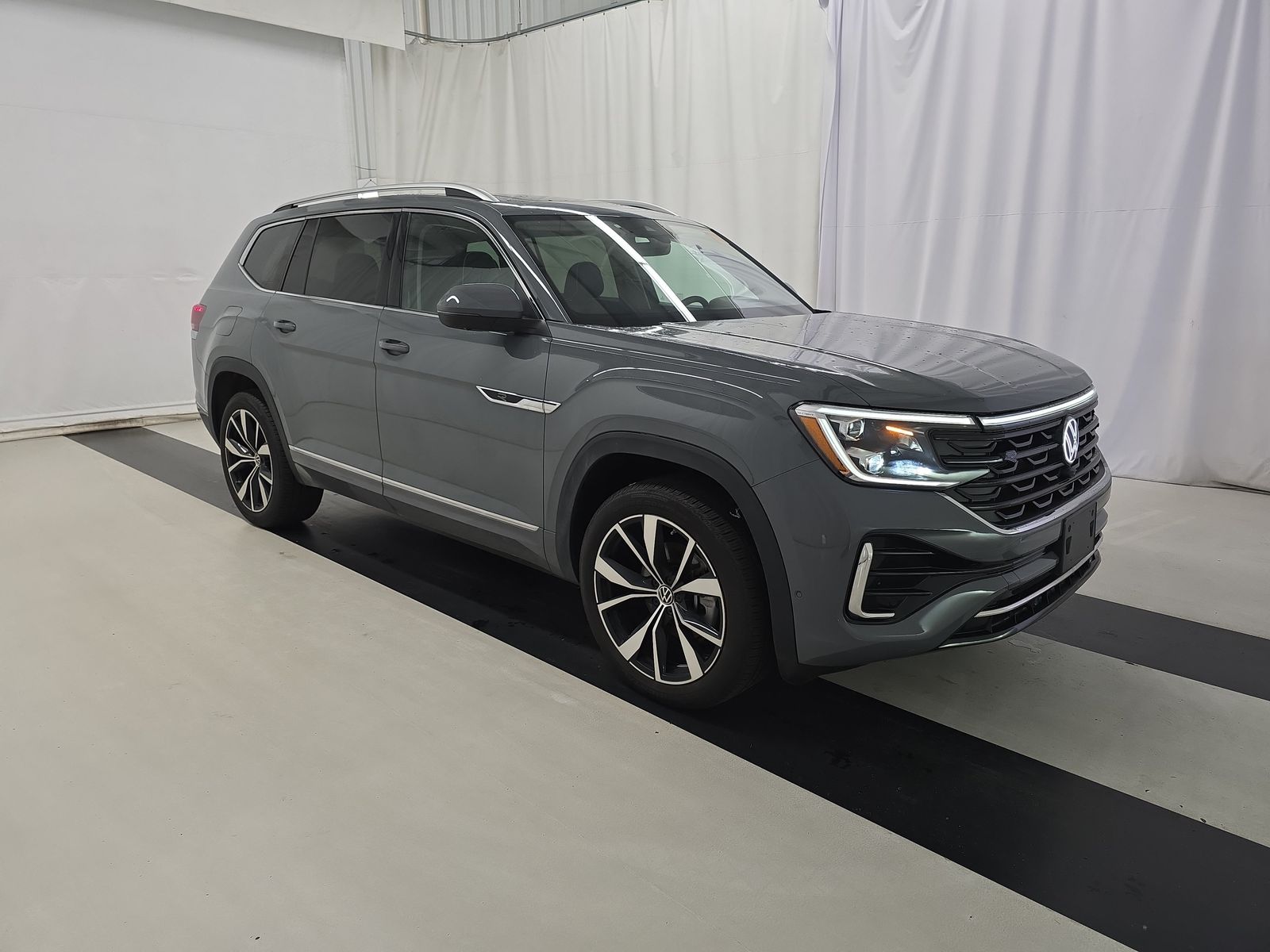 2025 Volkswagen Atlas 2.0T SEL Premium R-Line AWD